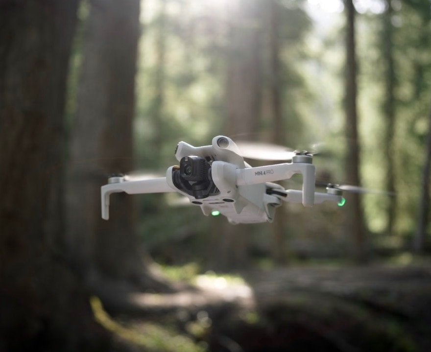 DJI Mini 4 Pro Fly More Combo + Smart Controller + garantie, Audio, Tv en Foto, Drones, Zo goed als nieuw, Ophalen of Verzenden
