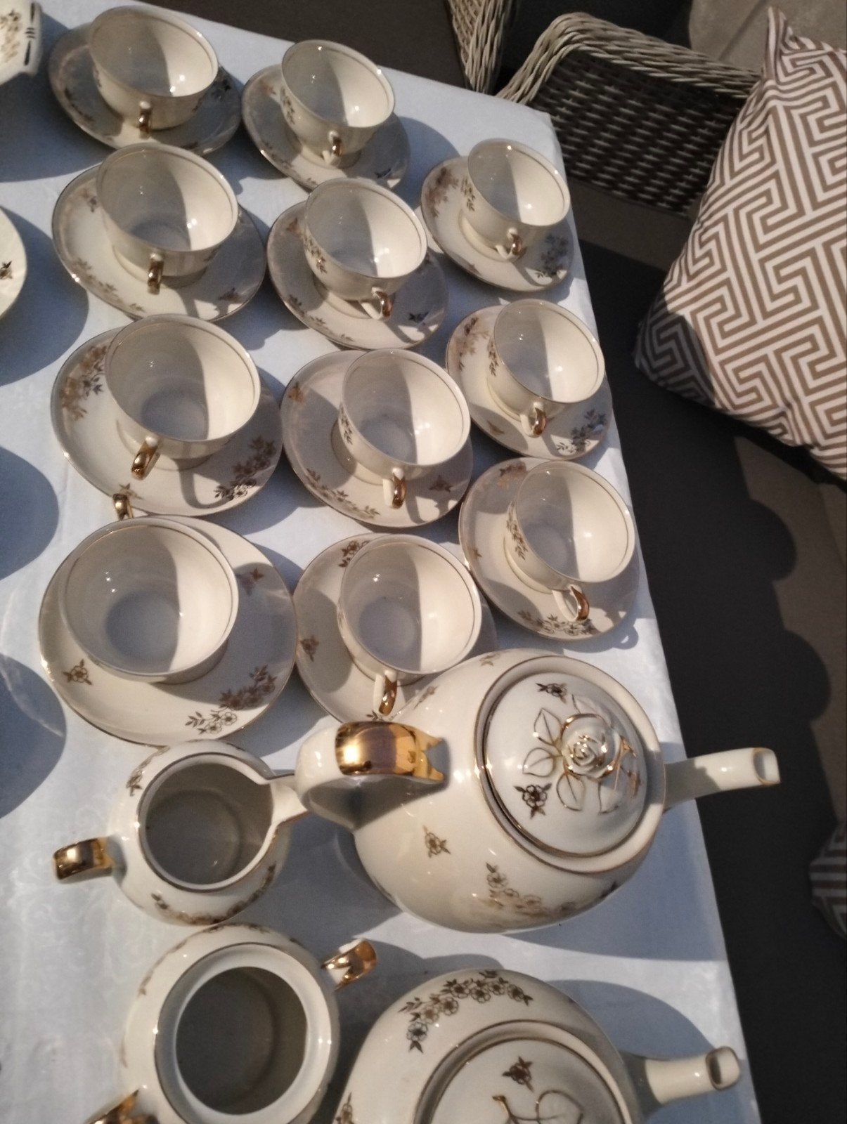 Uitgebreid Vintage Servies met Gouden Details, Huis en Inrichting, Ophalen, Gebruikt, Vintage, Porselein