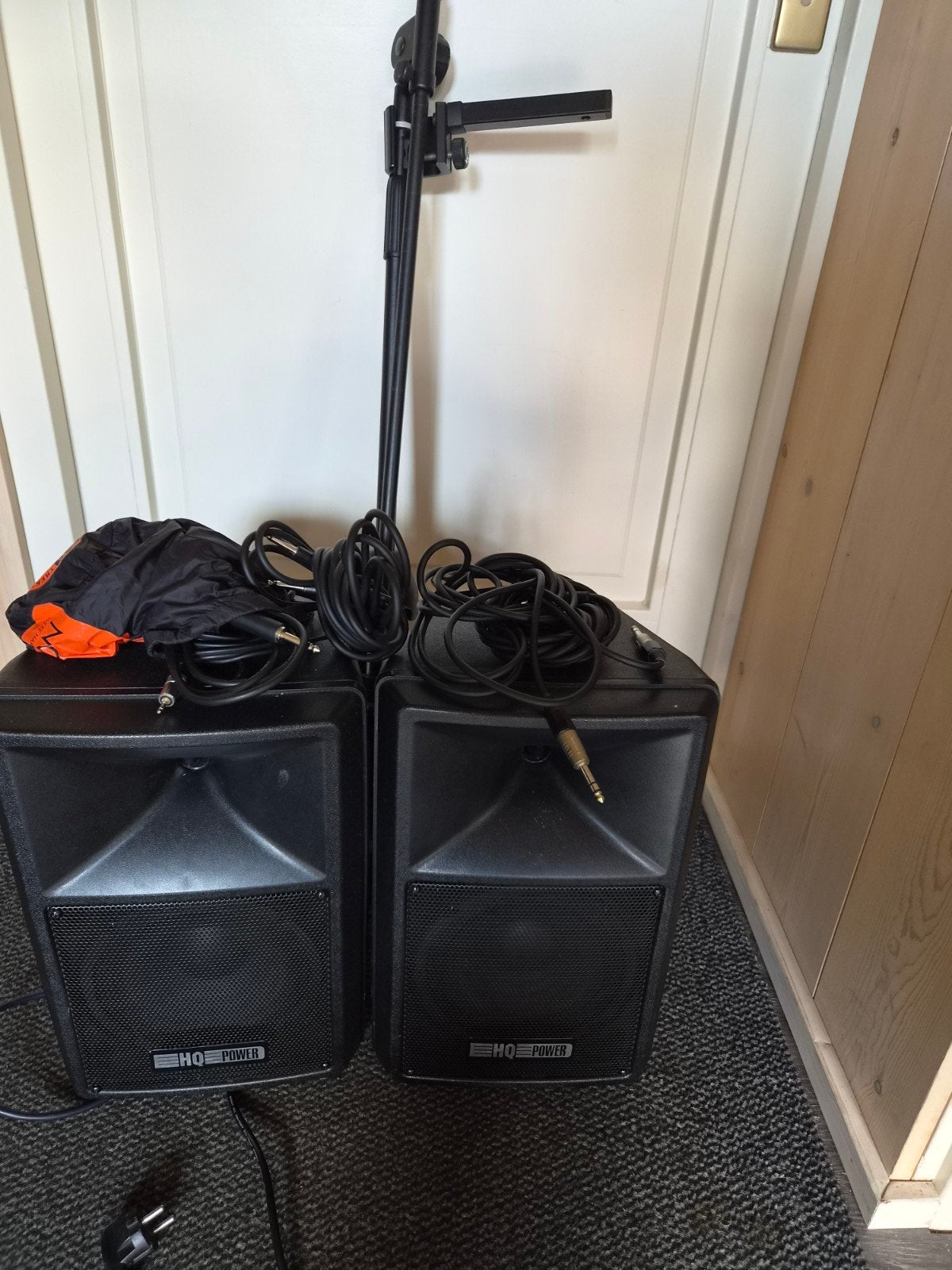 Eenvoudige geluidsinstallatie HQ Pouwer met microfoon, Overige merken, Gebruikt, Speakerset, Ophalen of Verzenden