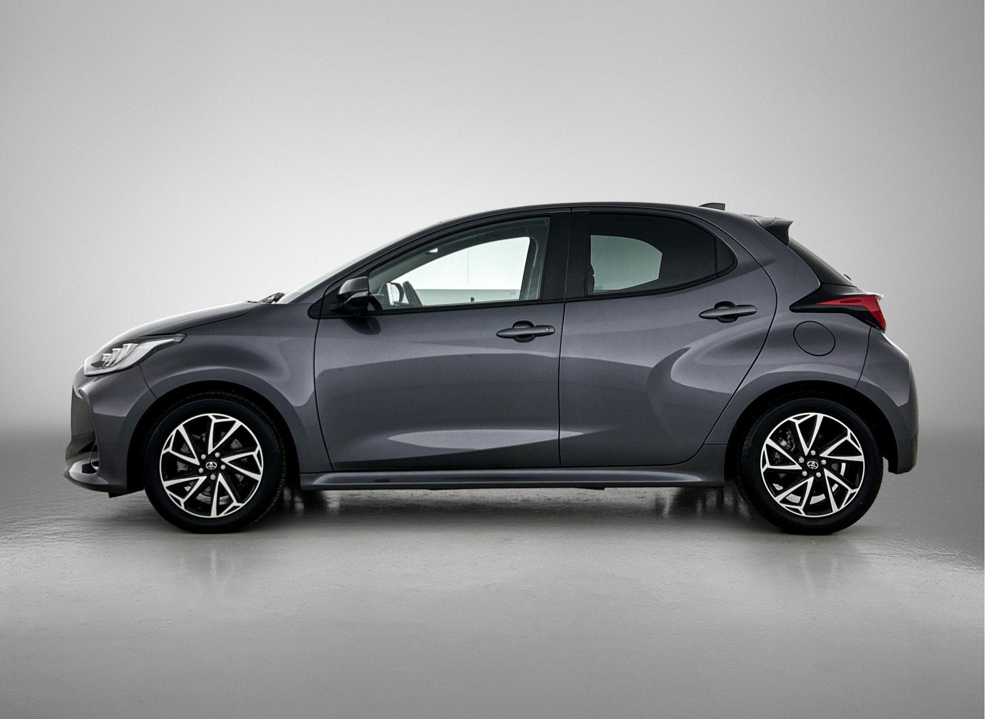 Toyota Yaris 1.5 Hybrid 115 First Edition | Stoelverwarming, Auto's, Toyota, 12 maanden, Gebruikt, 49 €/maand, 1490 cc