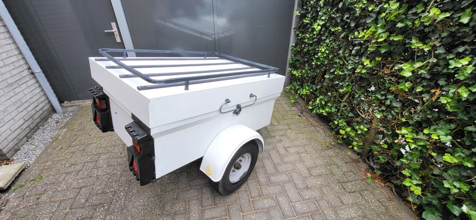 Saris Speedy compacte aanhangwagen met deksel en imperiaal, Ophalen