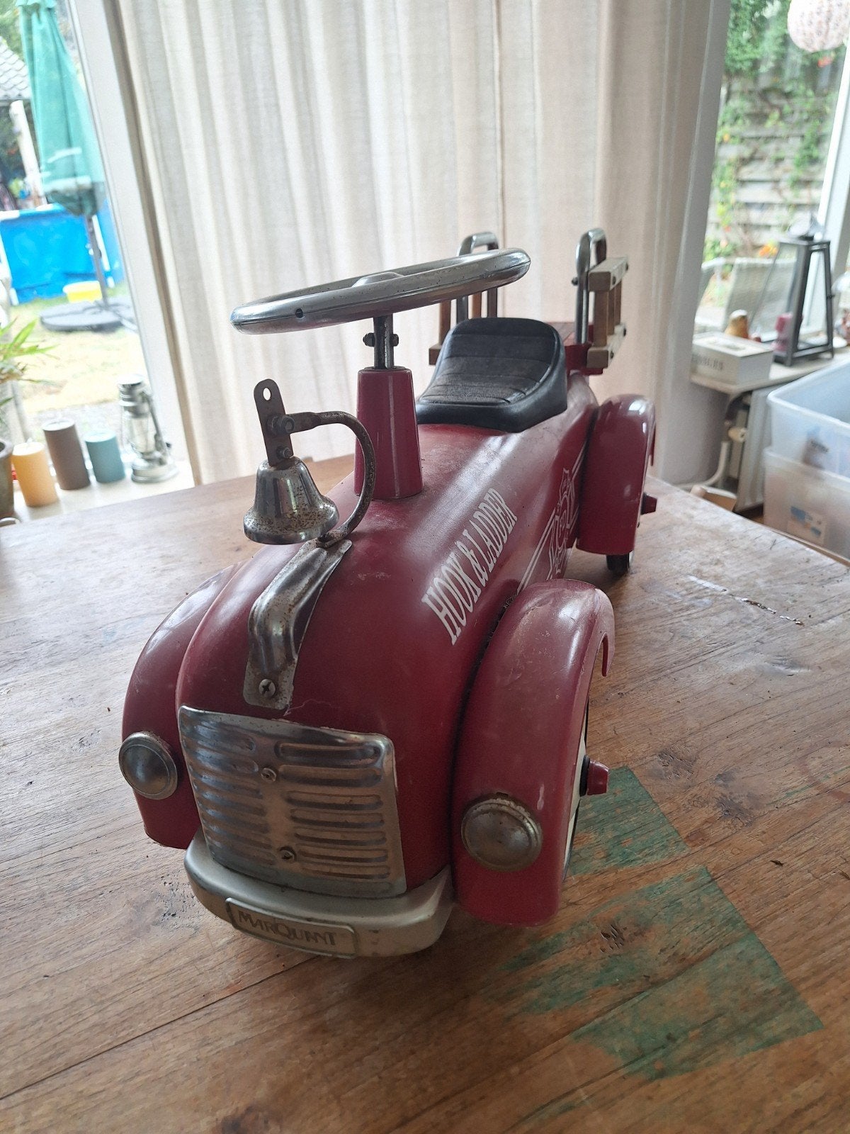 Vintage rode brandweer loopauto. Hook & Ladder., Ophalen