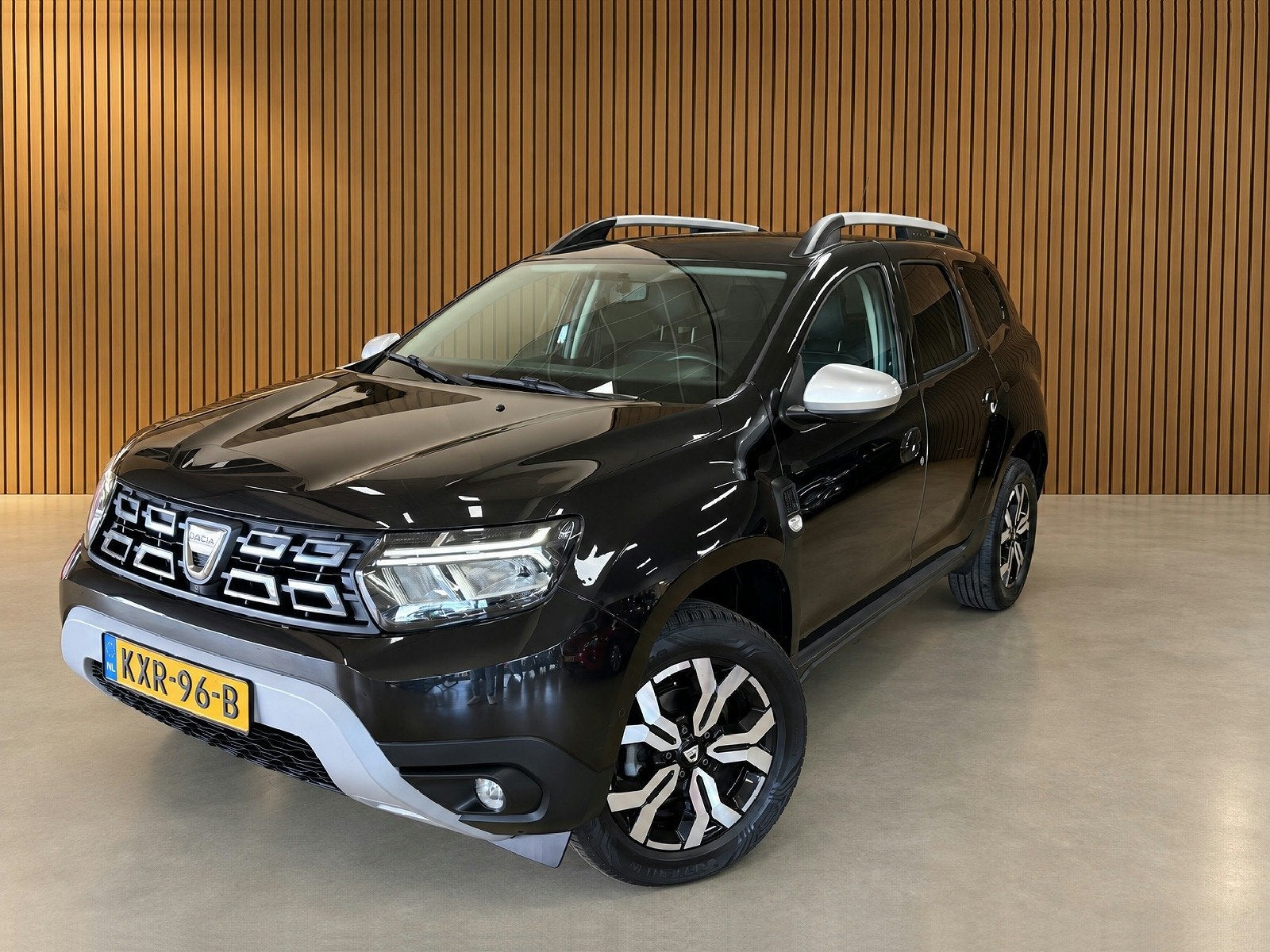 Dacia Duster 1.3 TCe Extreme | Stoelverwarming | Automaat |, Auto's, Gebruikt, 4 cilinders, Zwart, 1242 kg