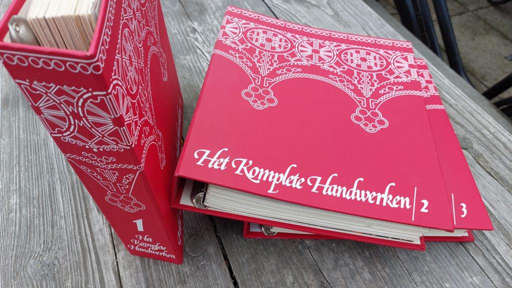 Het Komplete Handwerken - Deel 1, 2 en 3 (oma's bijbel), Boeken, Ophalen of Verzenden, Zo goed als nieuw, Overige onderwerpen