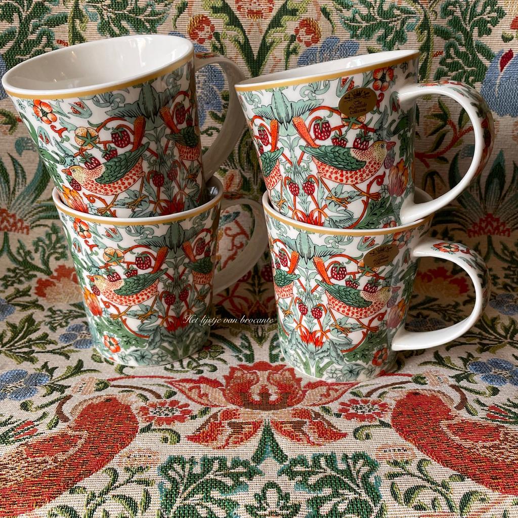 Engelse beker SET  William Morris Strawberry Thief 4 stuks, Huis en Inrichting, Keuken | Servies, Info@geharo.nl, Nieuw, Ophalen of Verzenden