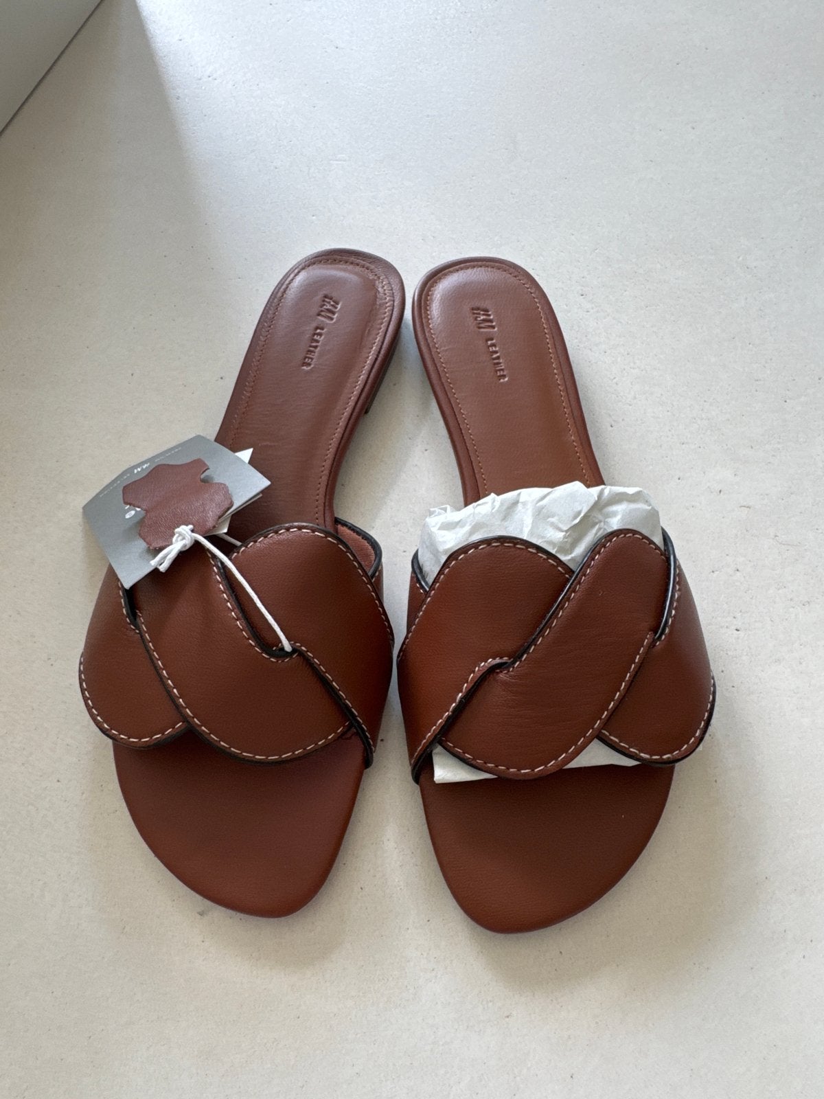 Nieuwe H&M Leren Slippers Maat 39 - Echt Leer, Ophalen of Verzenden, Nieuw, Bruin, Slippers