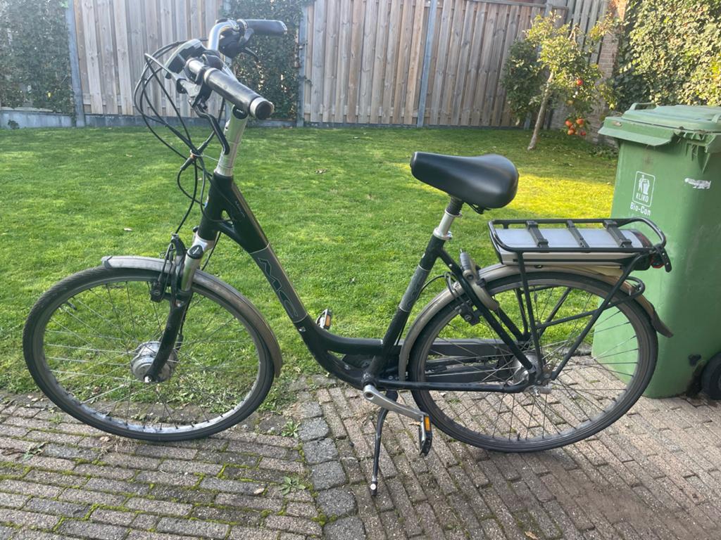 Elektrische fiets met kapotte accu, Fietsen en Brommers, Elektrische fietsen, Minder dan 30 km per accu, Gebruikt, 51 tot 55 cm
