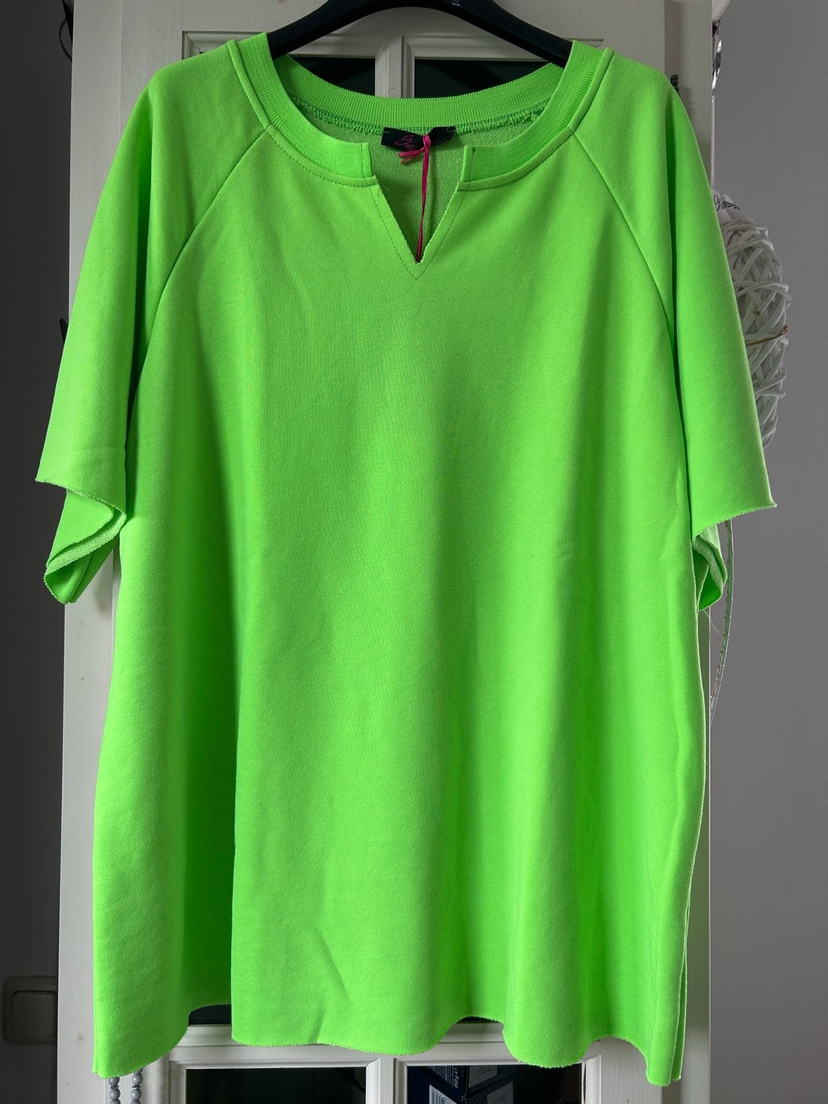 Savini Italy Neon Groen Shirt Maat 42/44 (L), Kleding | Dames, Savinni, Maat 42/44 (L), Nieuw, Ophalen of Verzenden