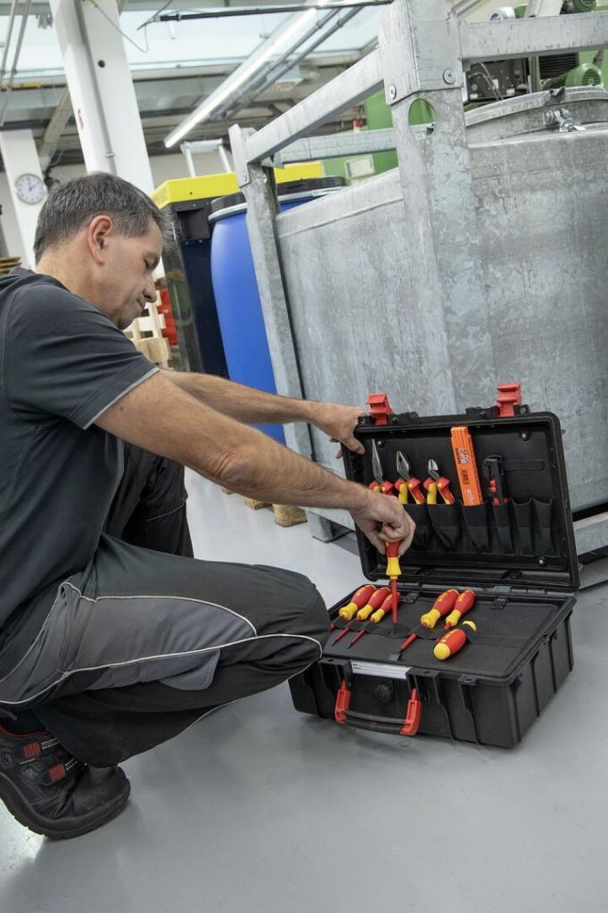 Wiha 45530 18 Delige Gevulde Gereedschapskoffer - Elektra, Doe-het-zelf en Verbouw, Gereedschap | Handgereedschap, Niet ingevuld