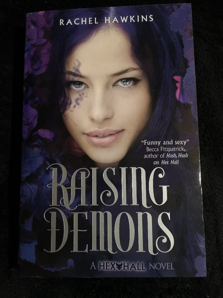 Rachel Hawkins, Raising Demons, Ophalen of Verzenden, Gelezen