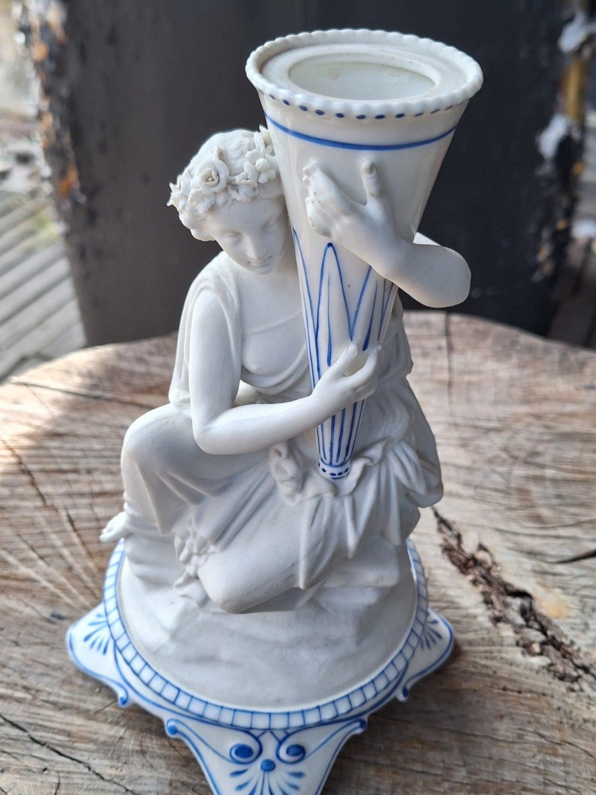 Biscuitporselein Nimf met Hoorn des Overvloeds, Ophalen of Verzenden