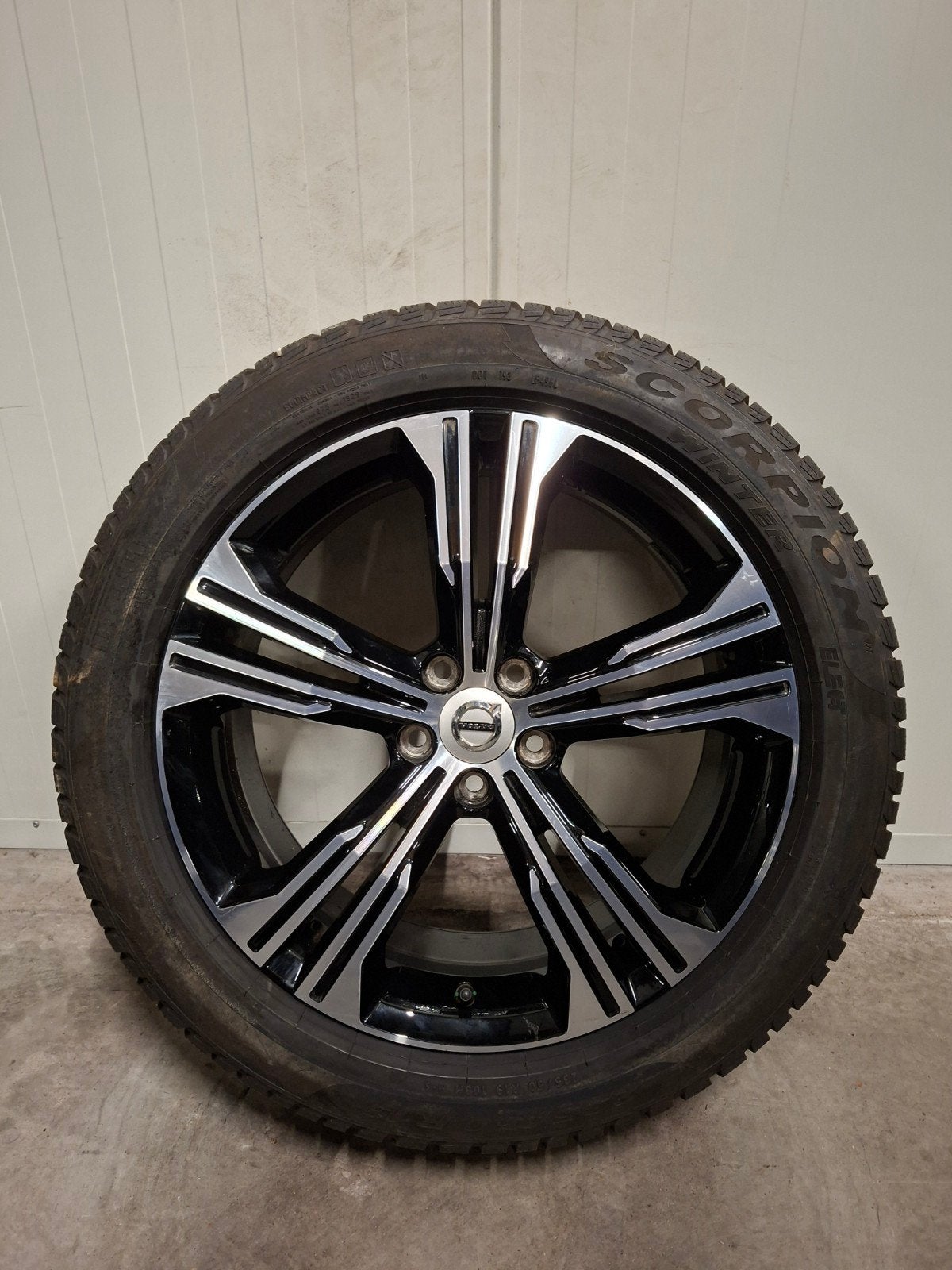 19' Volvo XC40 XC 40 Diamond Cut met winterbanden Origineel, Auto-onderdelen, Banden en Velgen, 19 inch, Banden en Velgen, 235 mm