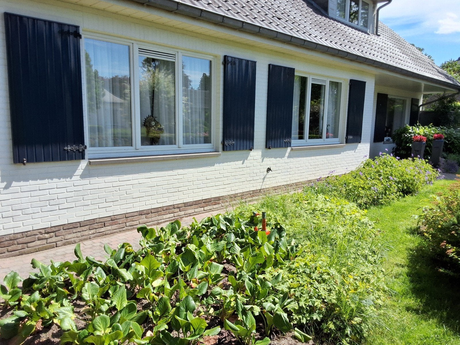 5 sets donkerblauwe massief houten luiken met ophanging, Doe-het-zelf en Verbouw, Glas en Ramen, Ophalen, Gebruikt, 80 tot 120 cm