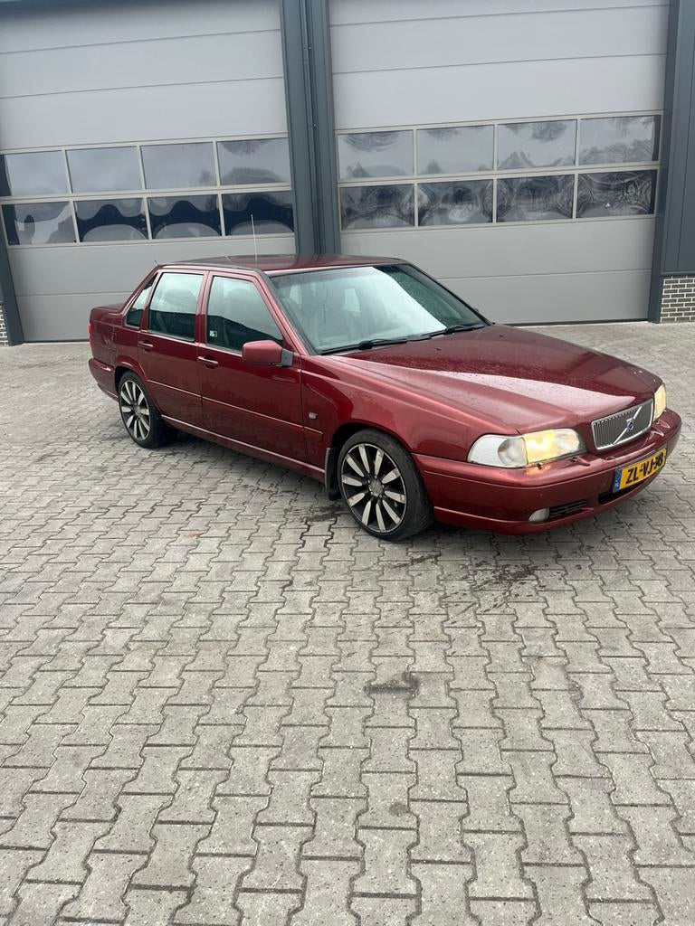 Volvo S70 2.4 140PK AUT 1999 Rood, Auto's, Volvo, Trekhaak, 2435 cc, S70, 1600 kg