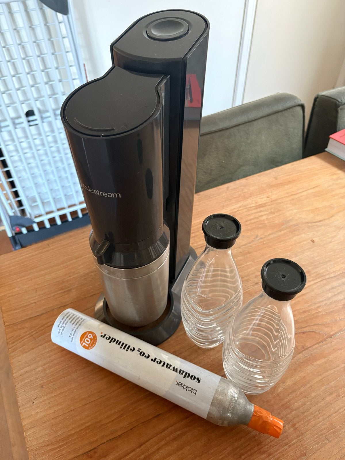 Sodastream met 2 CO2-cilinder en 2 flessen, Ophalen of Verzenden, Gebruikt