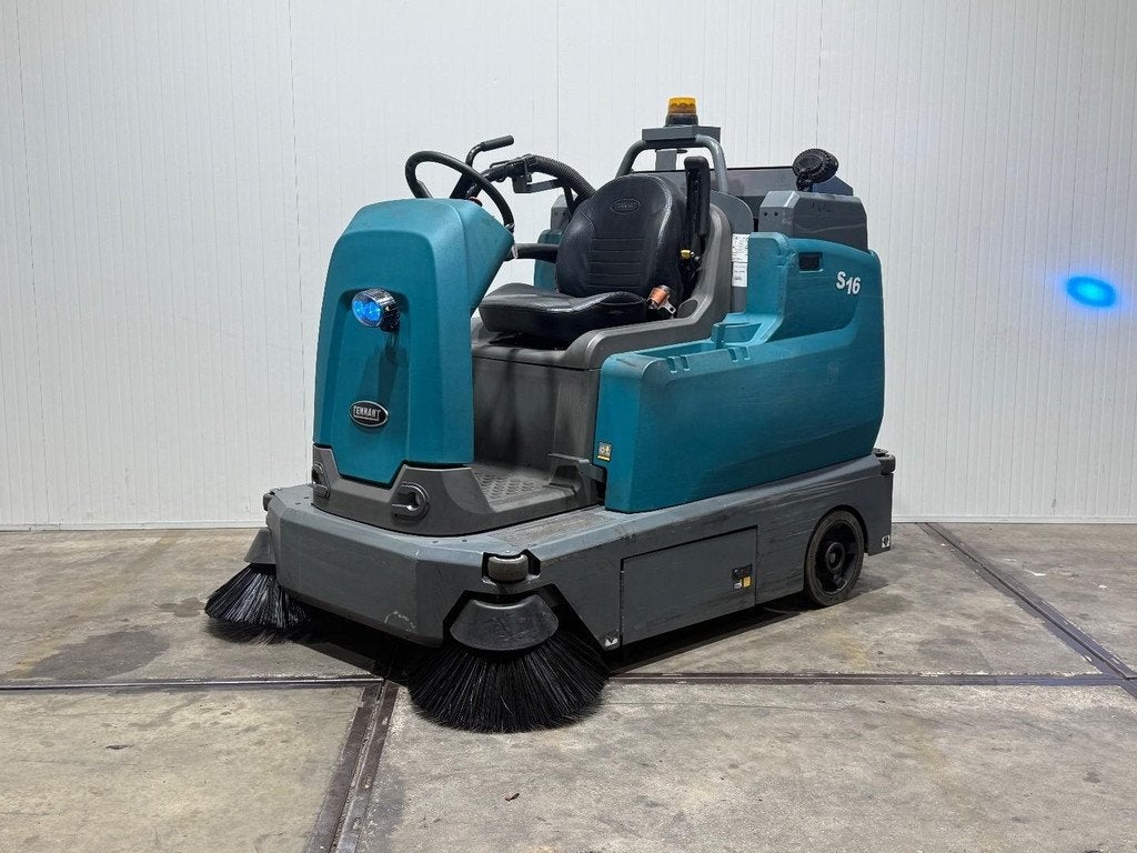 Tennant S16L Opzit veegmachine 36V 334UUR nieuwe borstels HL, Zakelijke goederen, Machines en Bouw | Onderhoud en Reiniging