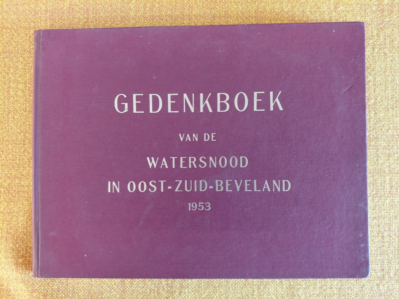 Gedenkboek van de watersnood in Oost-Zuid- Beveland 1953., Boeken, Geschiedenis | Stad en Regio, Ophalen of Verzenden, 20e eeuw of later