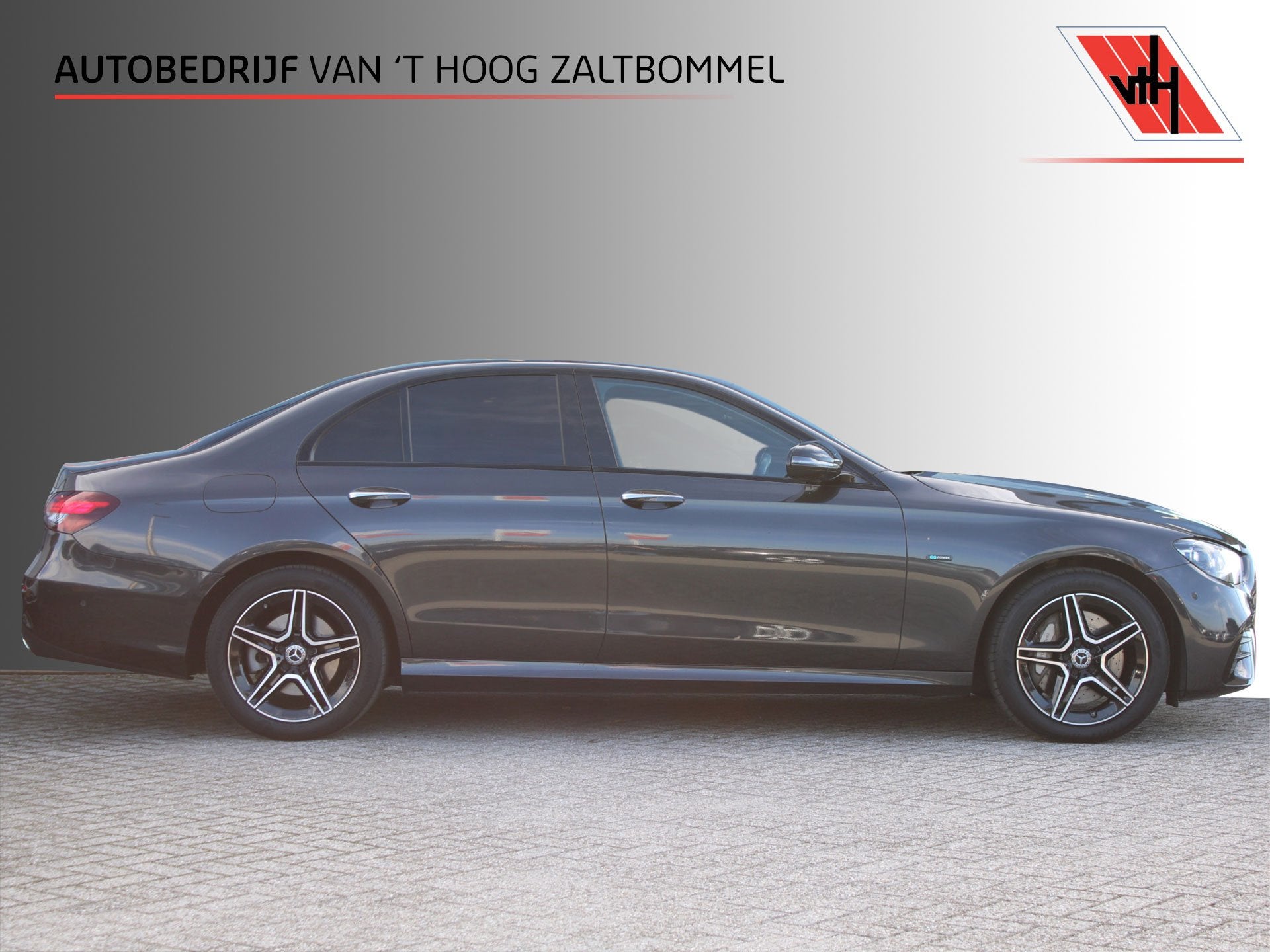 Mercedes-Benz E-Klasse 300e AMG Line NIGHT PAKKET LEDER DIST, Achterwielaandrijving, Gebruikt, 4 cilinders, 320 pk