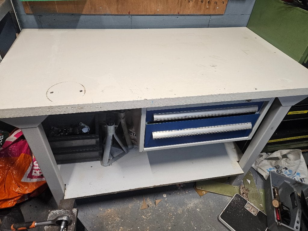 Stevige werkbank voor garage of hobbyruimte, Ophalen of Verzenden, Gebruikt, 120 tot 170 cm