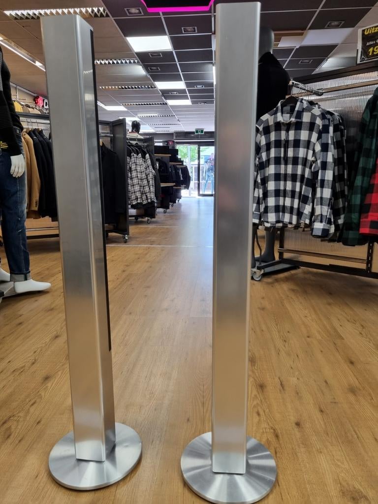 LOEWE L1 Aluminium Speakers, //, Zo goed als nieuw, //, //