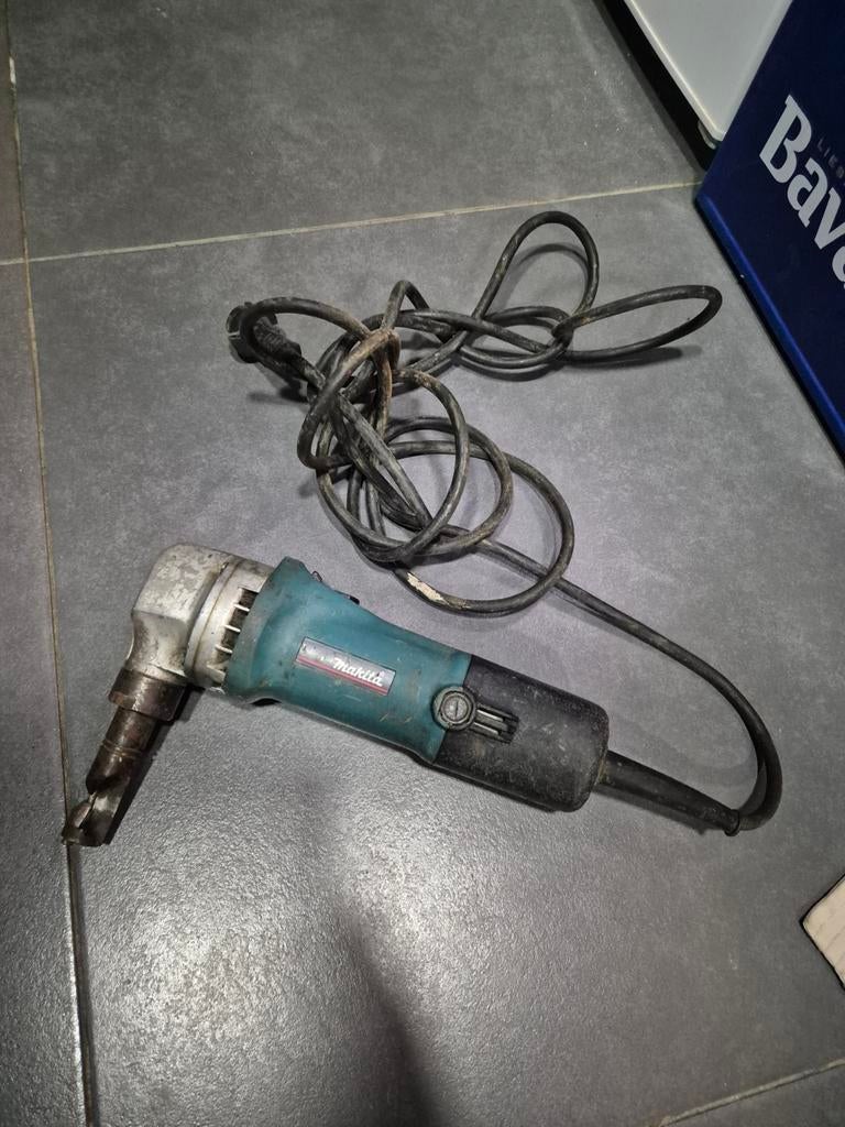 Makita jn1601j knabbelschaar, Ophalen, Gebruikt