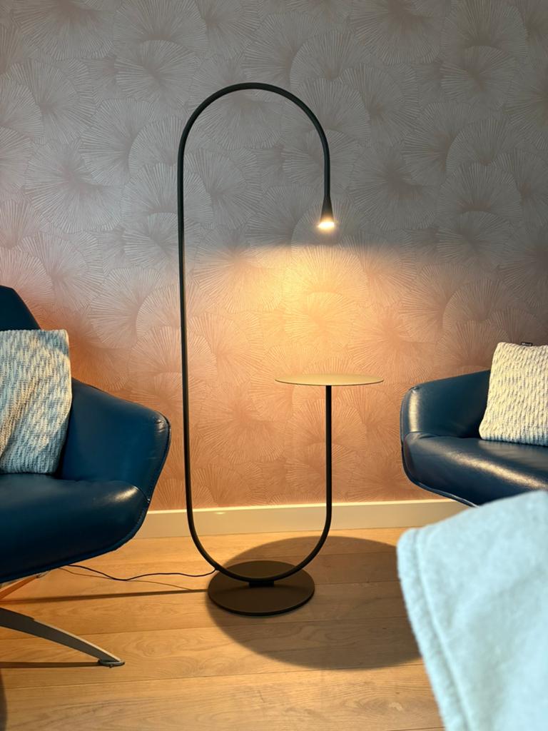 Pode (leolux) Uturn design vloerlamp met tafel, Ophalen, Zo goed als nieuw, 100 tot 150 cm