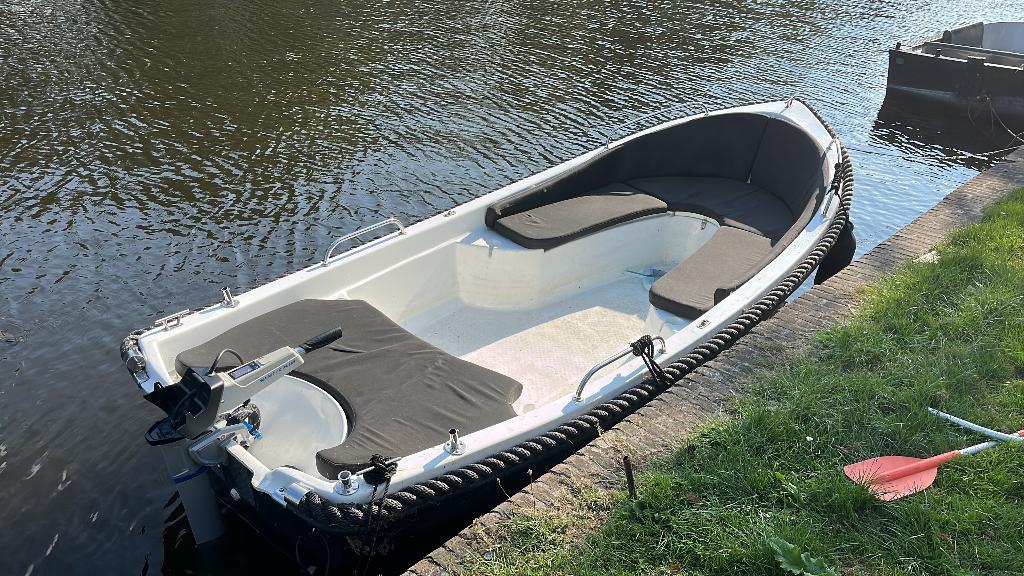 Witte sloep / boat + elektrische motor — vignet — Amsterdam, Watersport en Boten, Ophalen, Gebruikt, Zonnedek, Buitenboordmotor