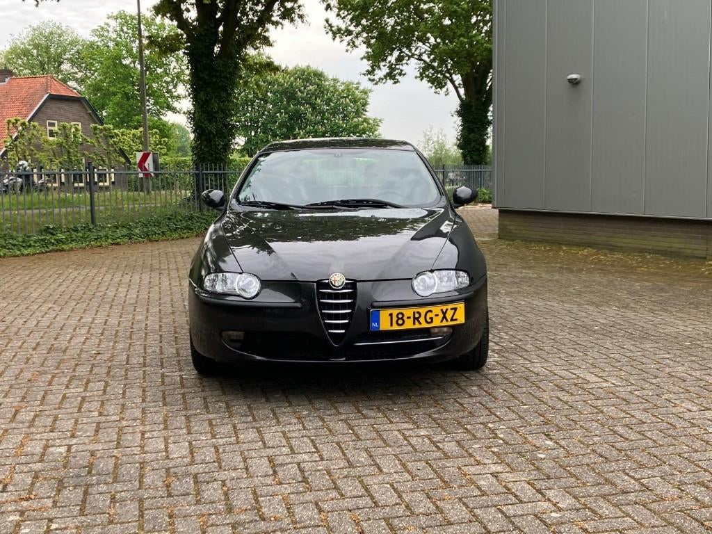 Alfa Romeo 147 1.6 T.spark 16V 77KW 5DR 2005 Zwart, Voorwielaandrijving, Stof, 400 kg, Zwart