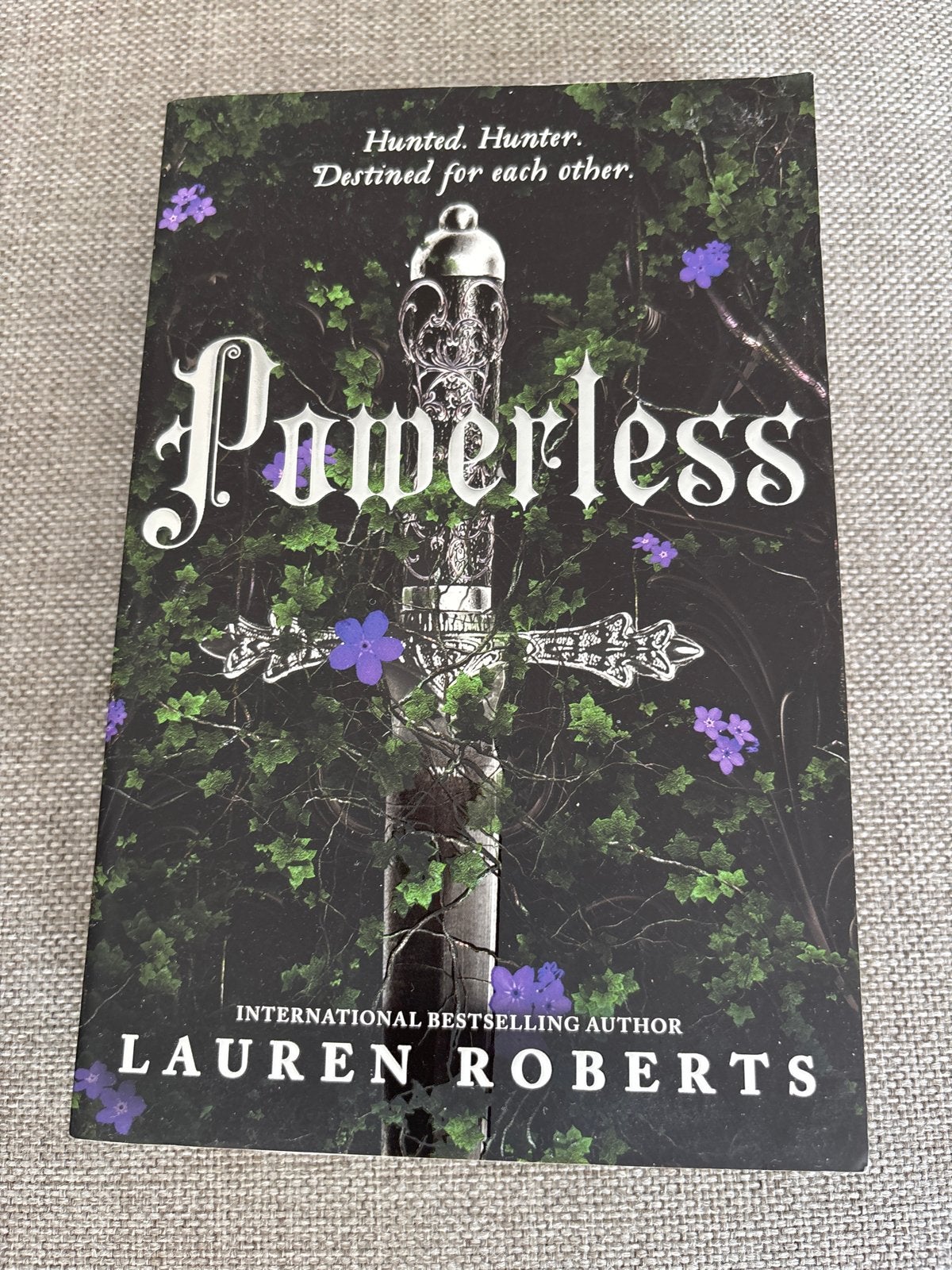 Powerless - Lauren Roberts (Engels), Ophalen of Verzenden, Zo goed als nieuw, Wereld overig