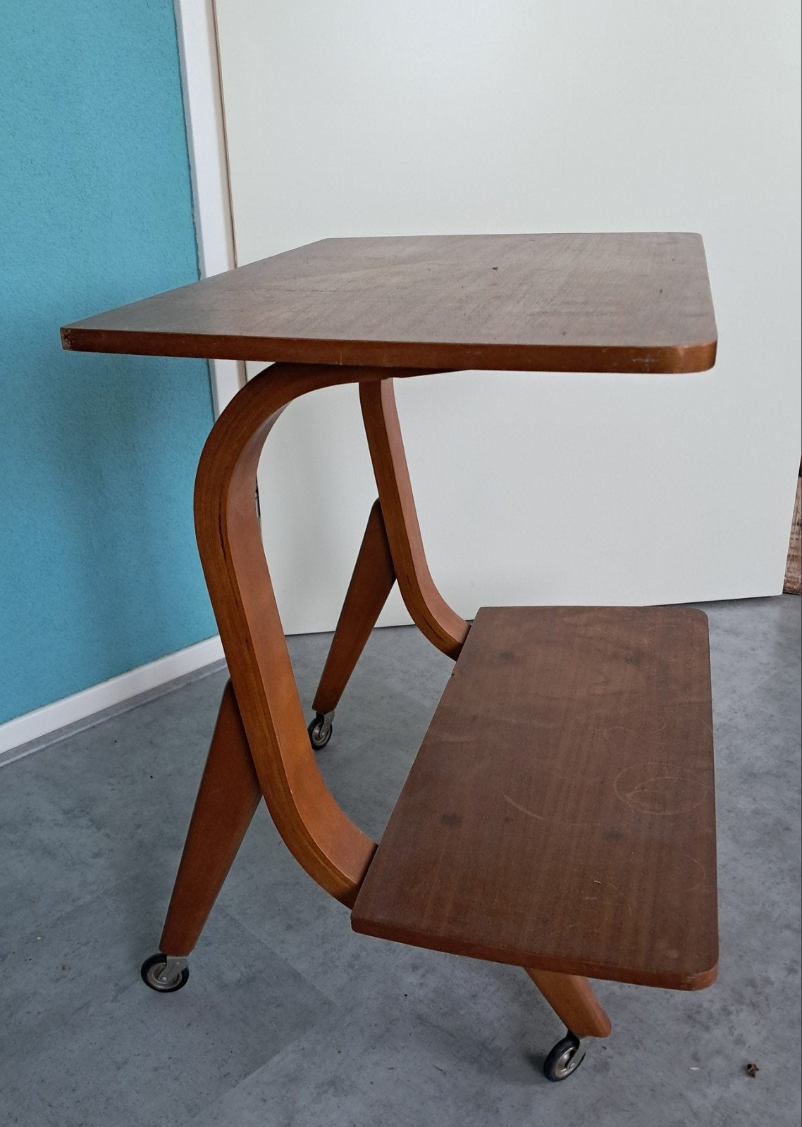 Vintage bijzettafel op wieltjes - Jaren '50/'60