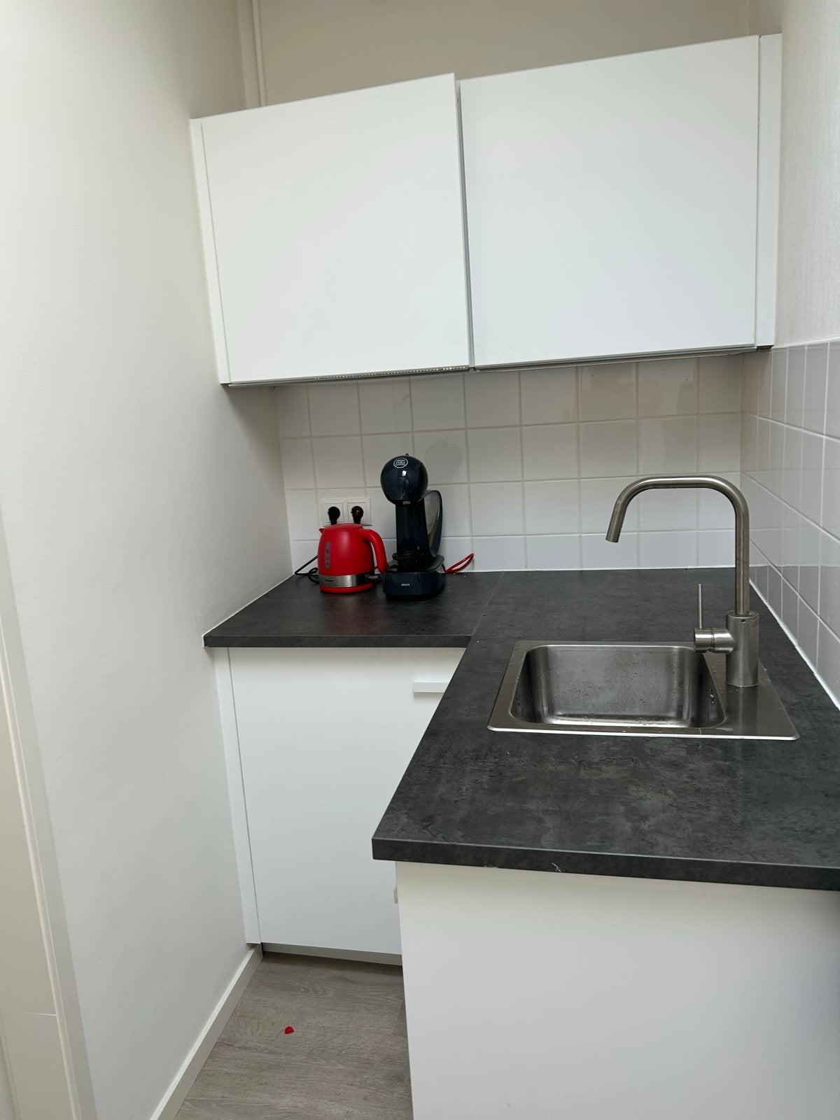 Compacte IKEA hoekkeuken met apparatuur, Huis en Inrichting, Ophalen, Gebruikt, Wit, Hoekkeuken