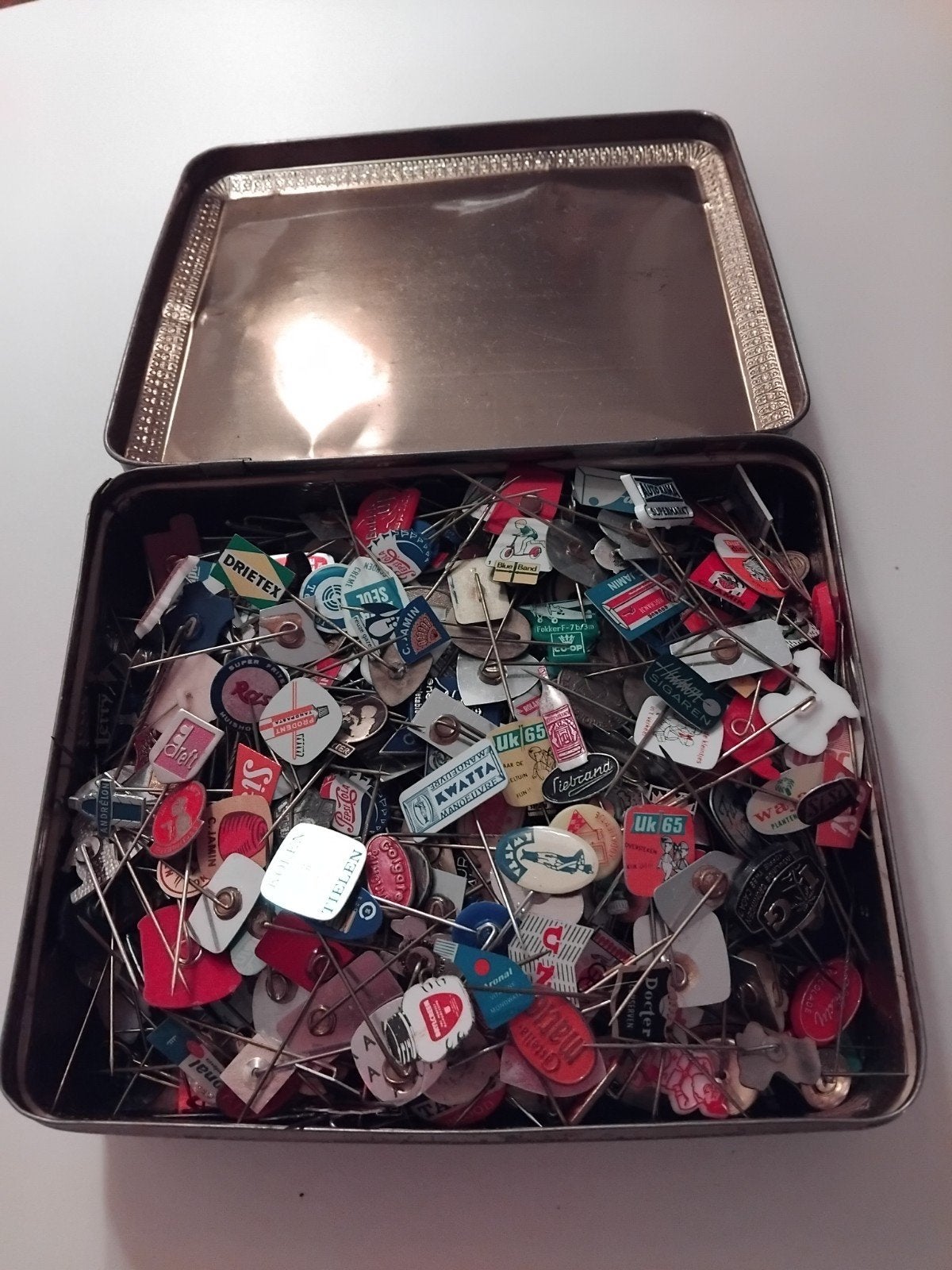 Grote verzameling (647 stuks) vintage speldjes, Ophalen of Verzenden, Gebruikt, Overige onderwerpen, Speldje of Pin