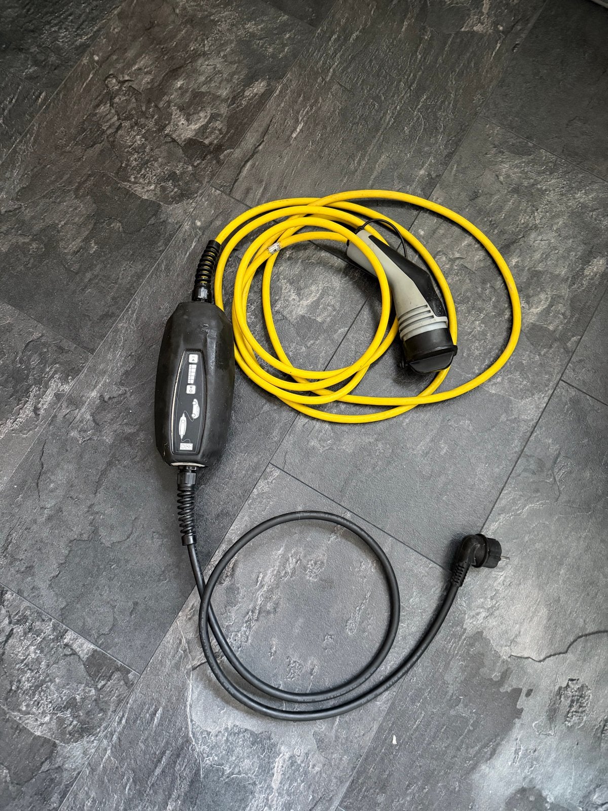 Laadkabel voor elektrische auto - 10A, 230V AC, Auto diversen, Laadpalen, Ophalen of Verzenden, Gebruikt, Laadkabel