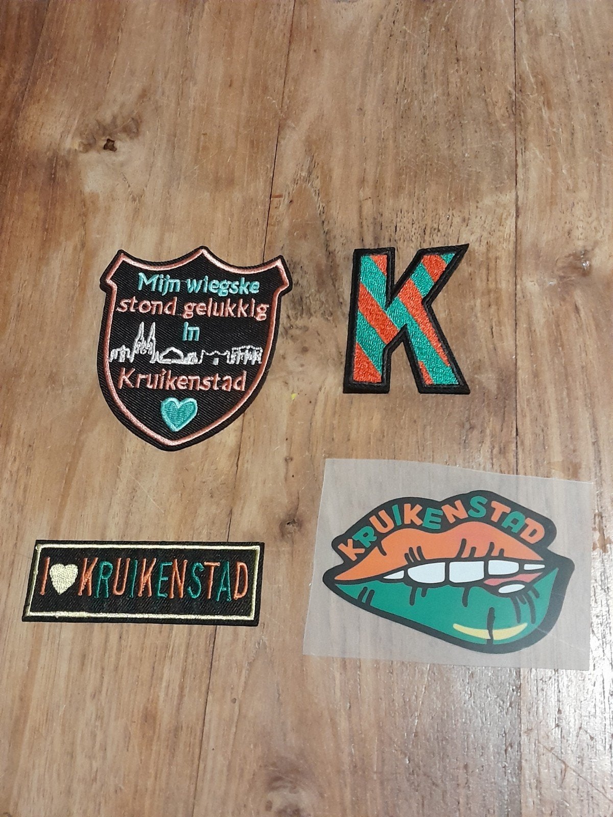 Carnavals emblemen Kruikenstad Tilburg, Ophalen of Verzenden, Gebruikt, Overige applicaties