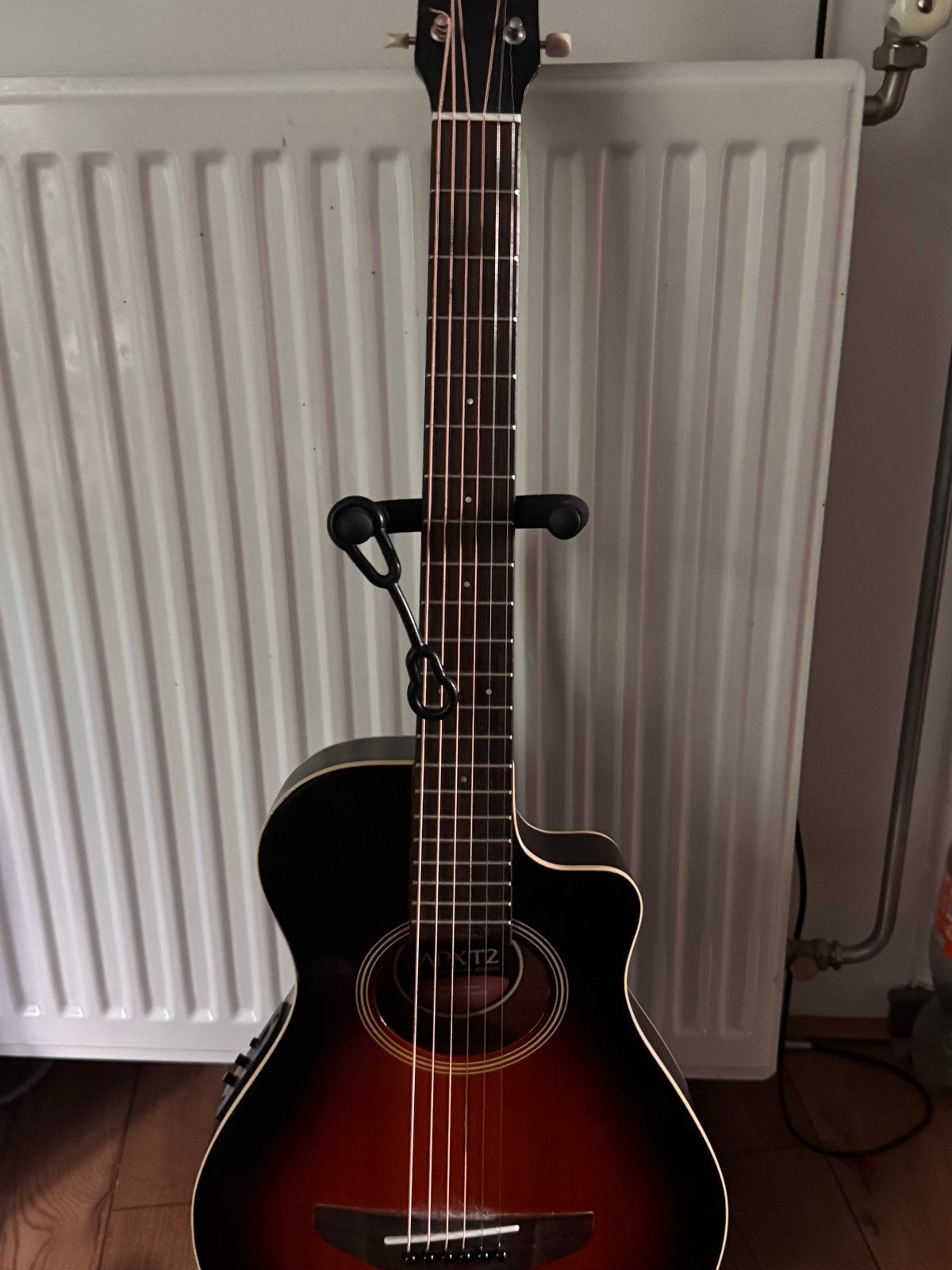 Foto 2 van Yamaha APXT2 akoestische gitaar met AMP , tas en standaard