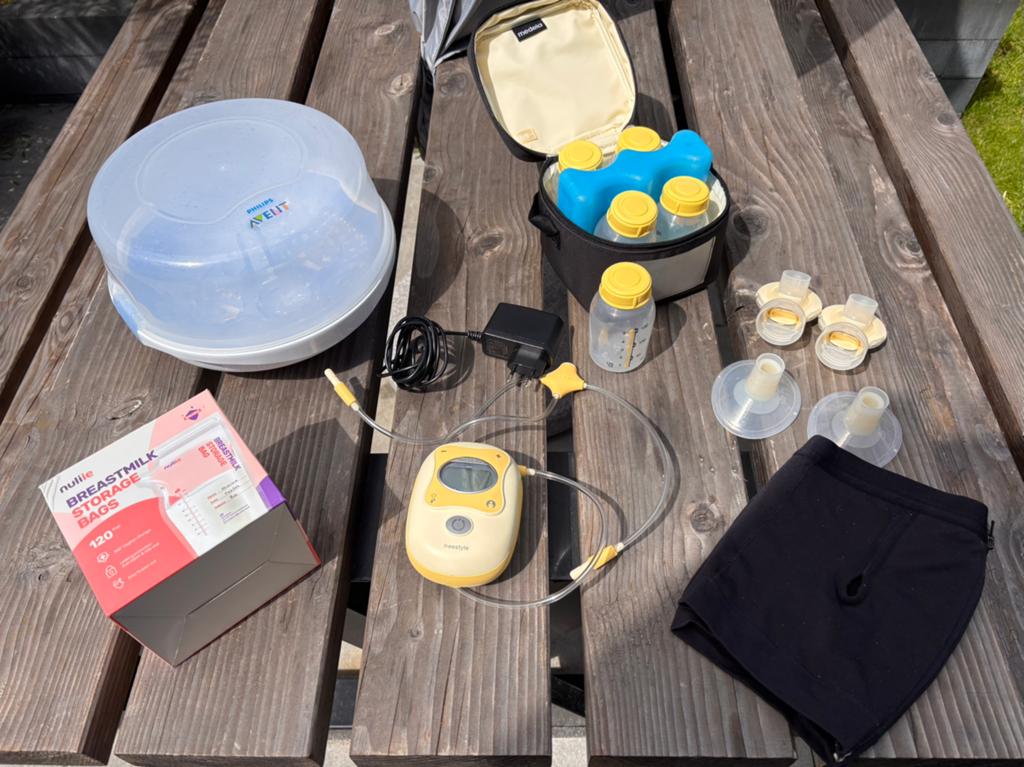 Medela Freestyle kolfapparaat met accessoires, Ophalen of Verzenden, Gebruikt, Borstkolf