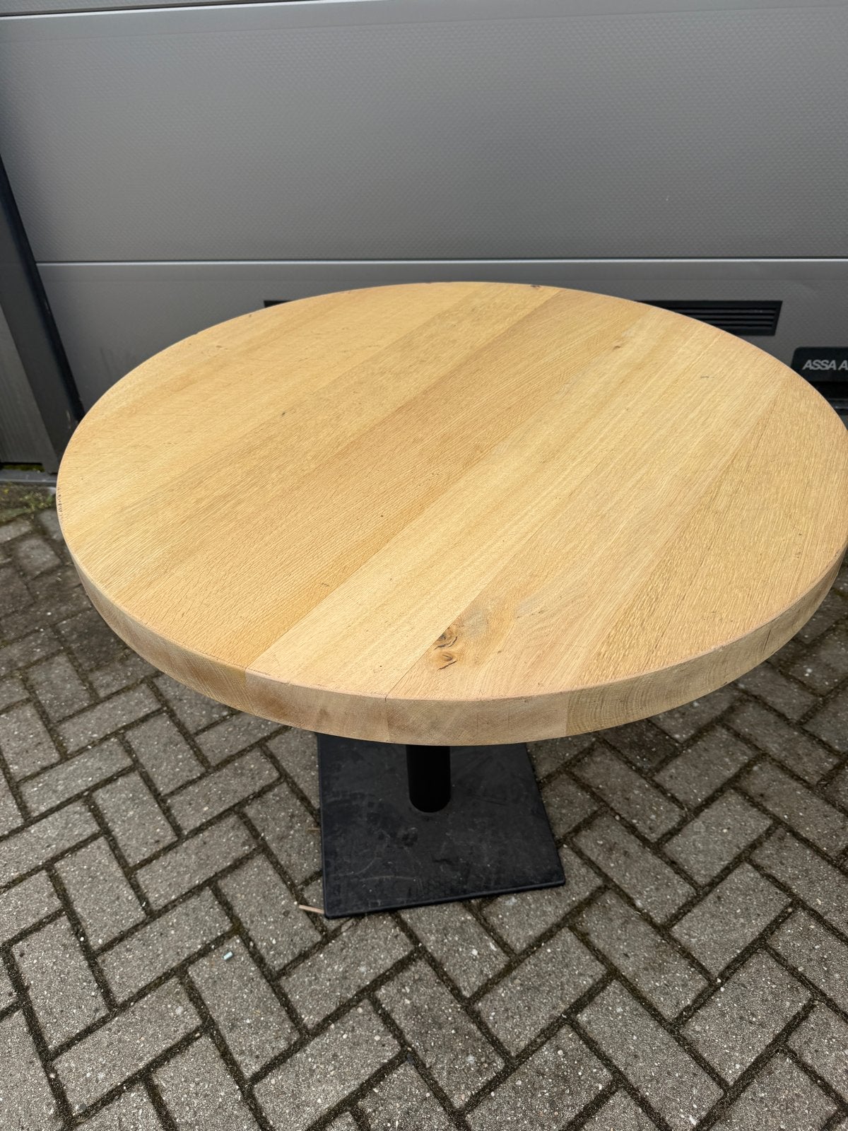 Houten ronde tafel met metalen onderstel, Huis en Inrichting, Tafels | Bijzettafels, Gebruikt, Rond, 60 cm of meer, Hout
