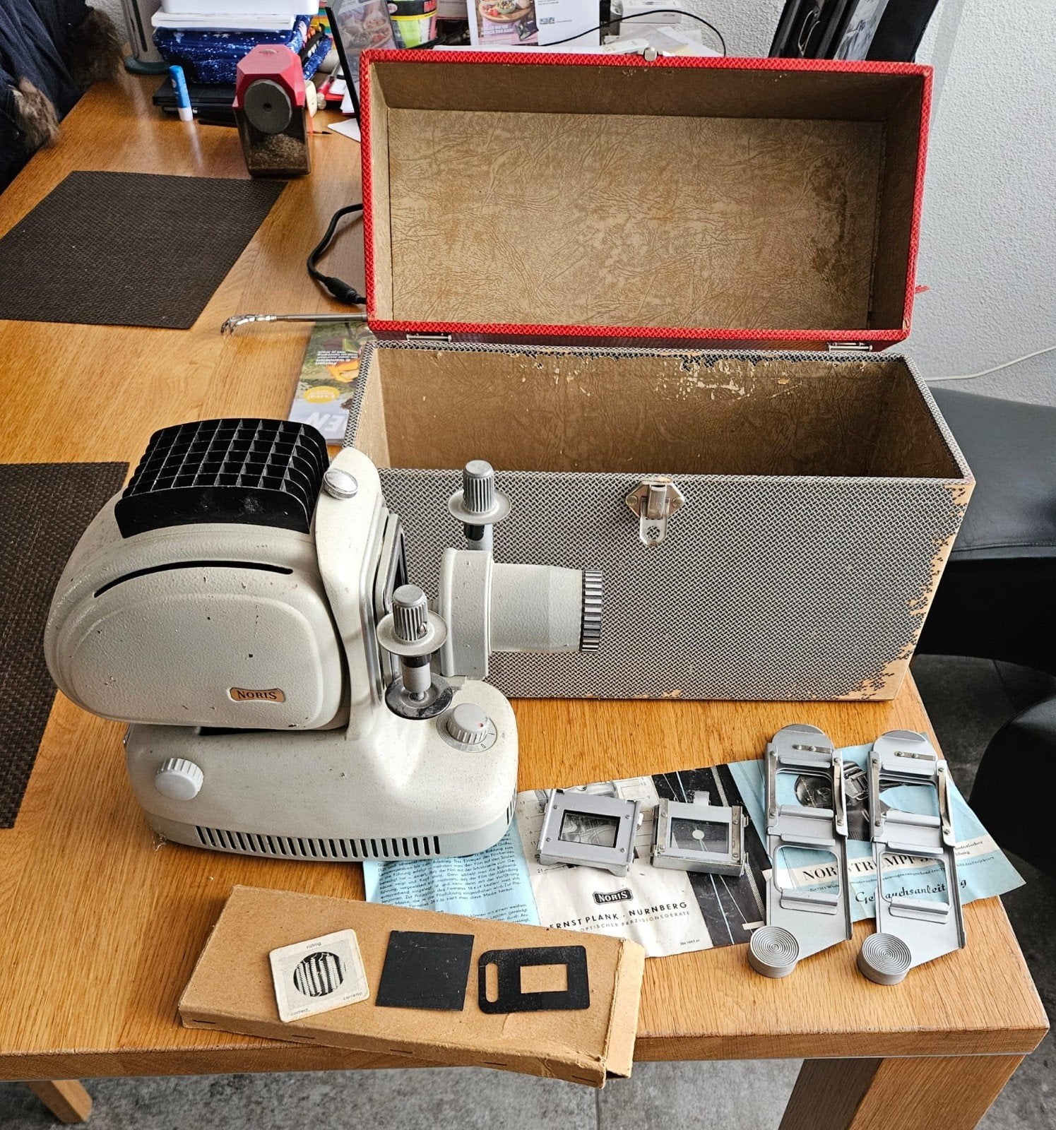 Vintage Noris Projector met koffer en accessoires, Ophalen of Verzenden, Gebruikt