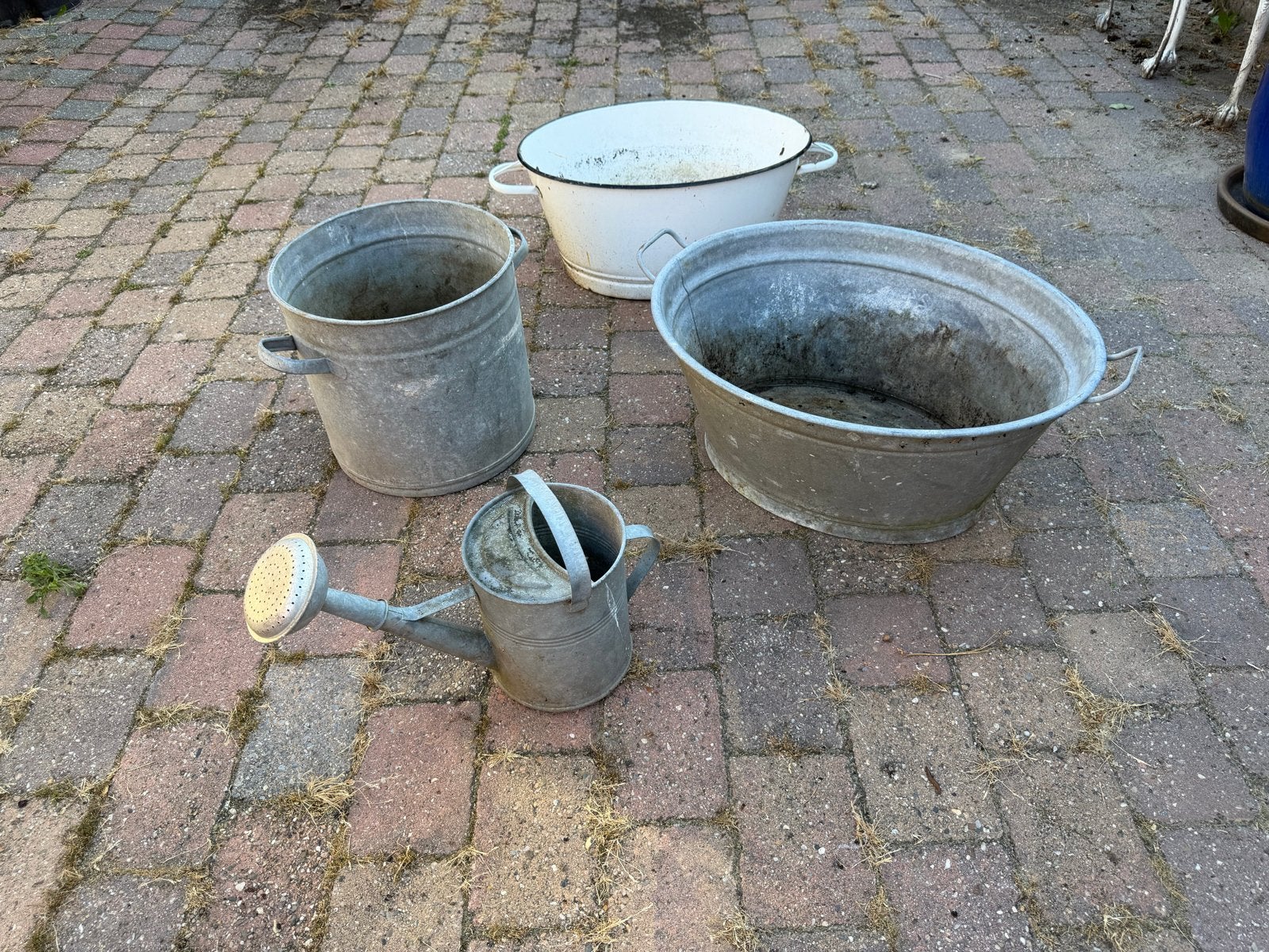 Set van 4 vintage zinken en emaille bakken en gieter, Ophalen, Gebruikt