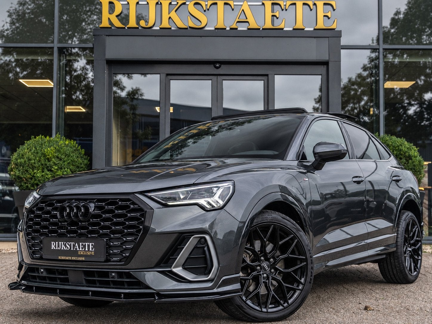 Audi Q3 45 TFSI e S-Line|PANO|RS-PAKKET|MATRIX|ACC|20''|CAM, Auto's, Dealer onderhouden, Automatische klimaatregeling, Gebruikt