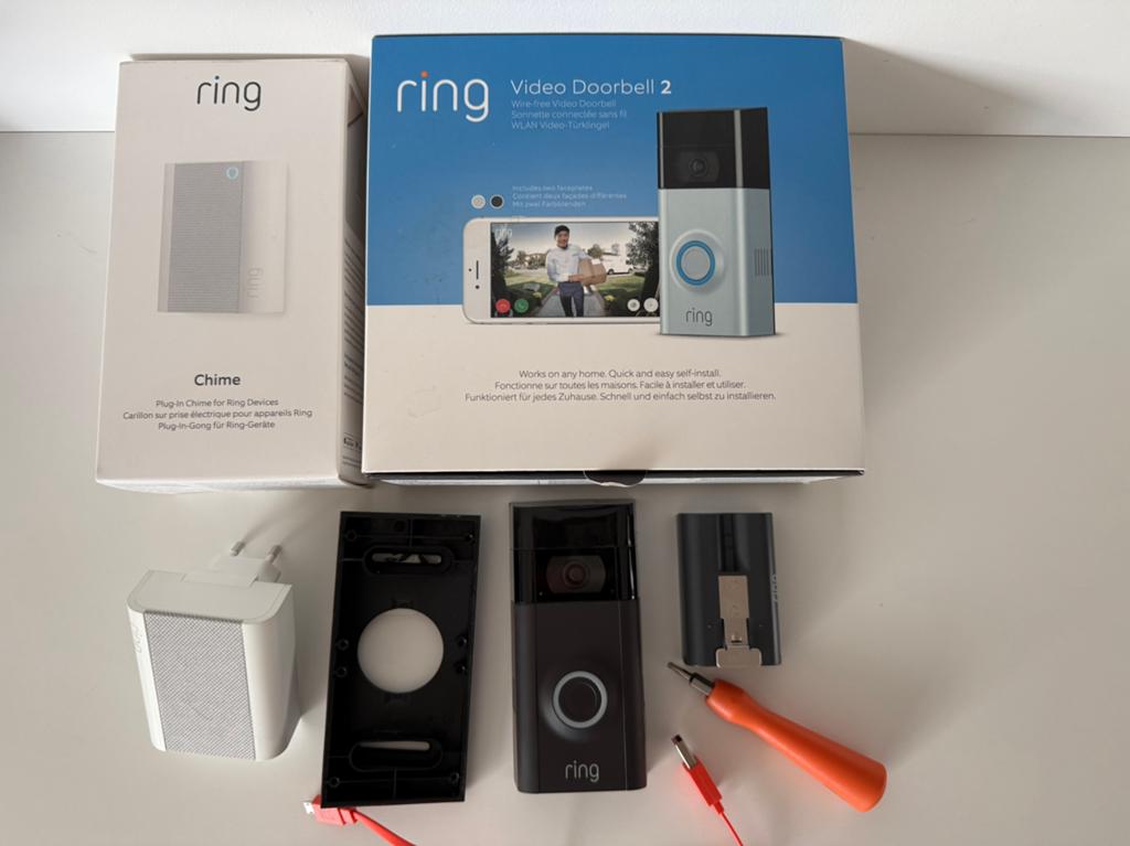 Ring deurbel 2 + Chime + extra accu, Huis en Inrichting, Deurbellen, Ophalen of Verzenden, Bewegingsdetectiesensor, Zo goed als nieuw