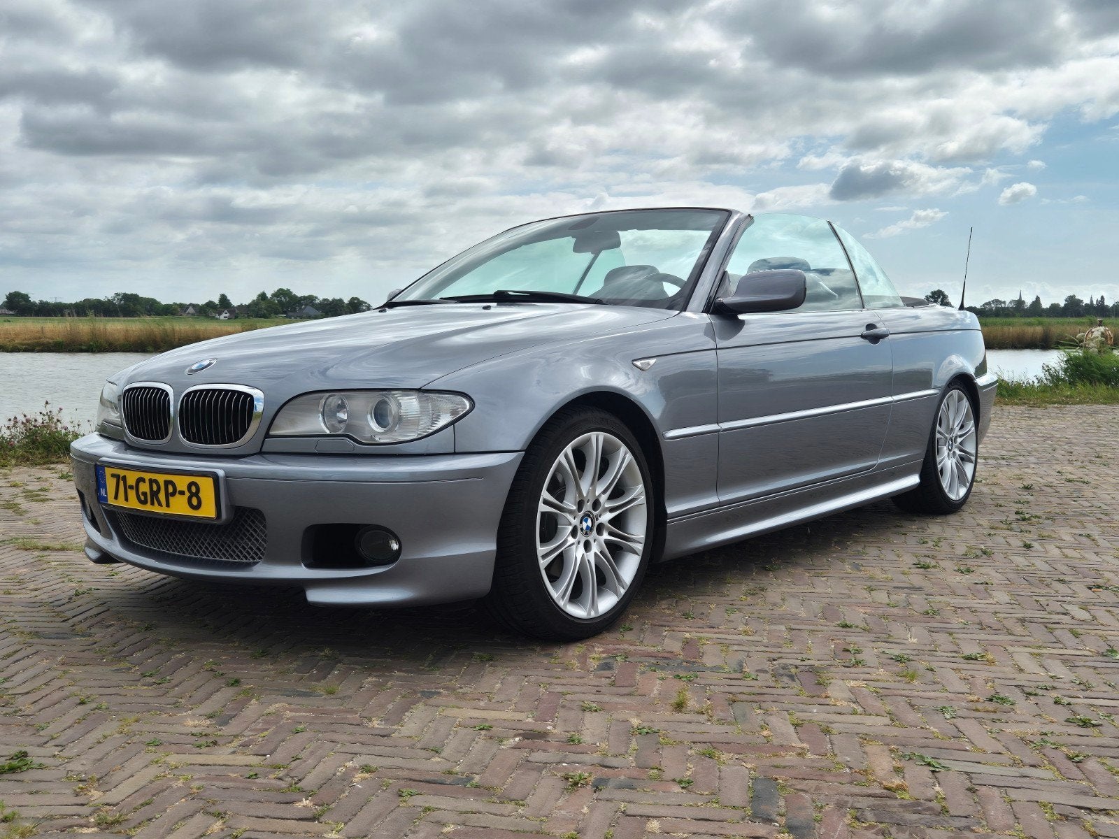 BMW E46 325i Cabriolet, handbak, M-pakket, Auto's, BMW, Achterwielaandrijving, Zwart, Cabriolet, 4 stoelen