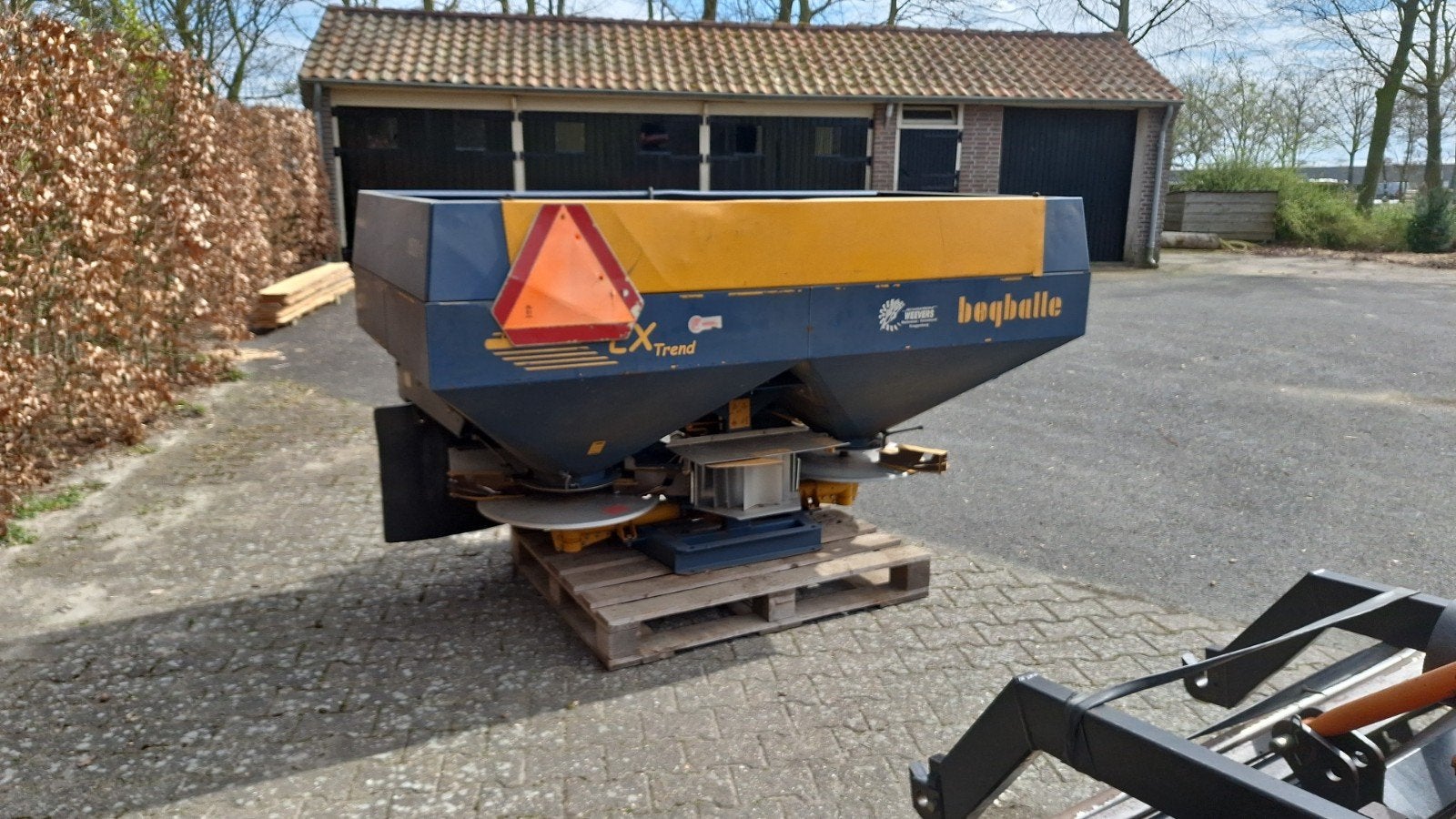 Bogballe kunstmeststrooier, Ophalen, Gewasbescherming en Bemesting