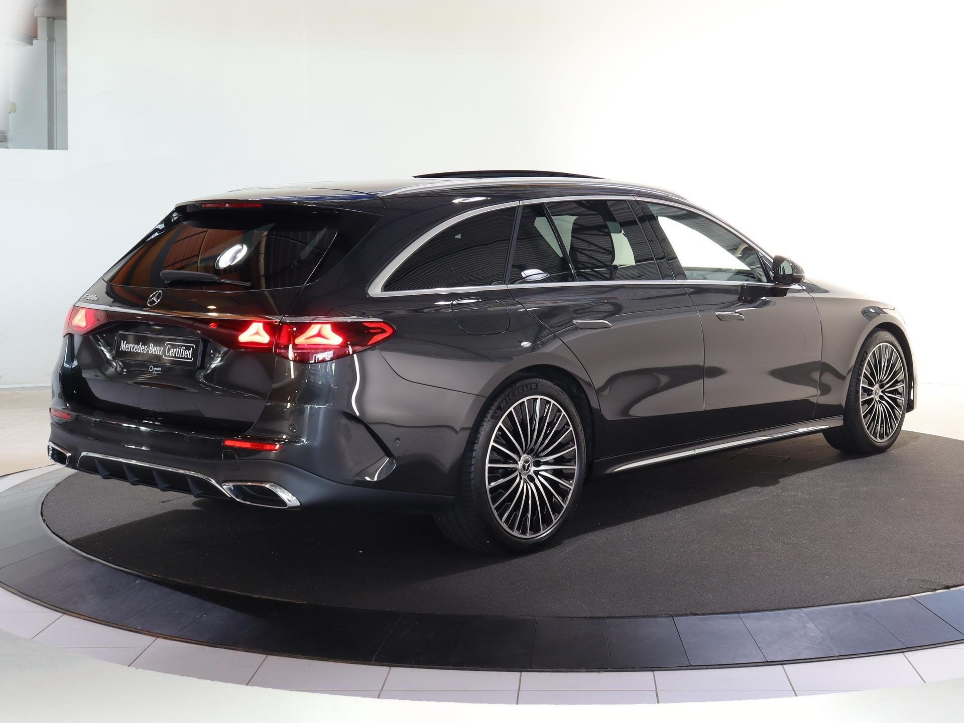 Mercedes-Benz E-klasse Estate 300e Sport Edition | AMG | Pan, Auto's, Dealer onderhouden, Gebruikt, 4 cilinders, 167 km/l