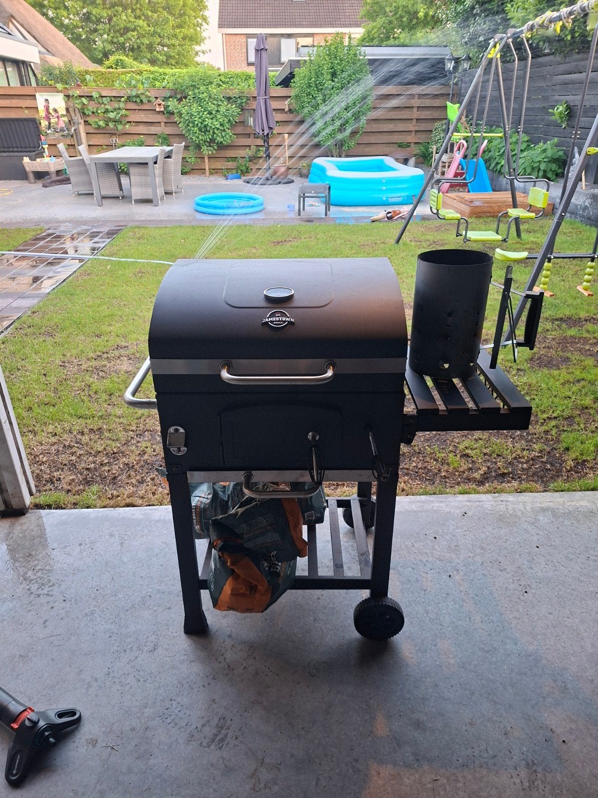 Jamestown Houtskoolbarbecue met zijtafel, Ophalen, Gebruikt, Jamestown