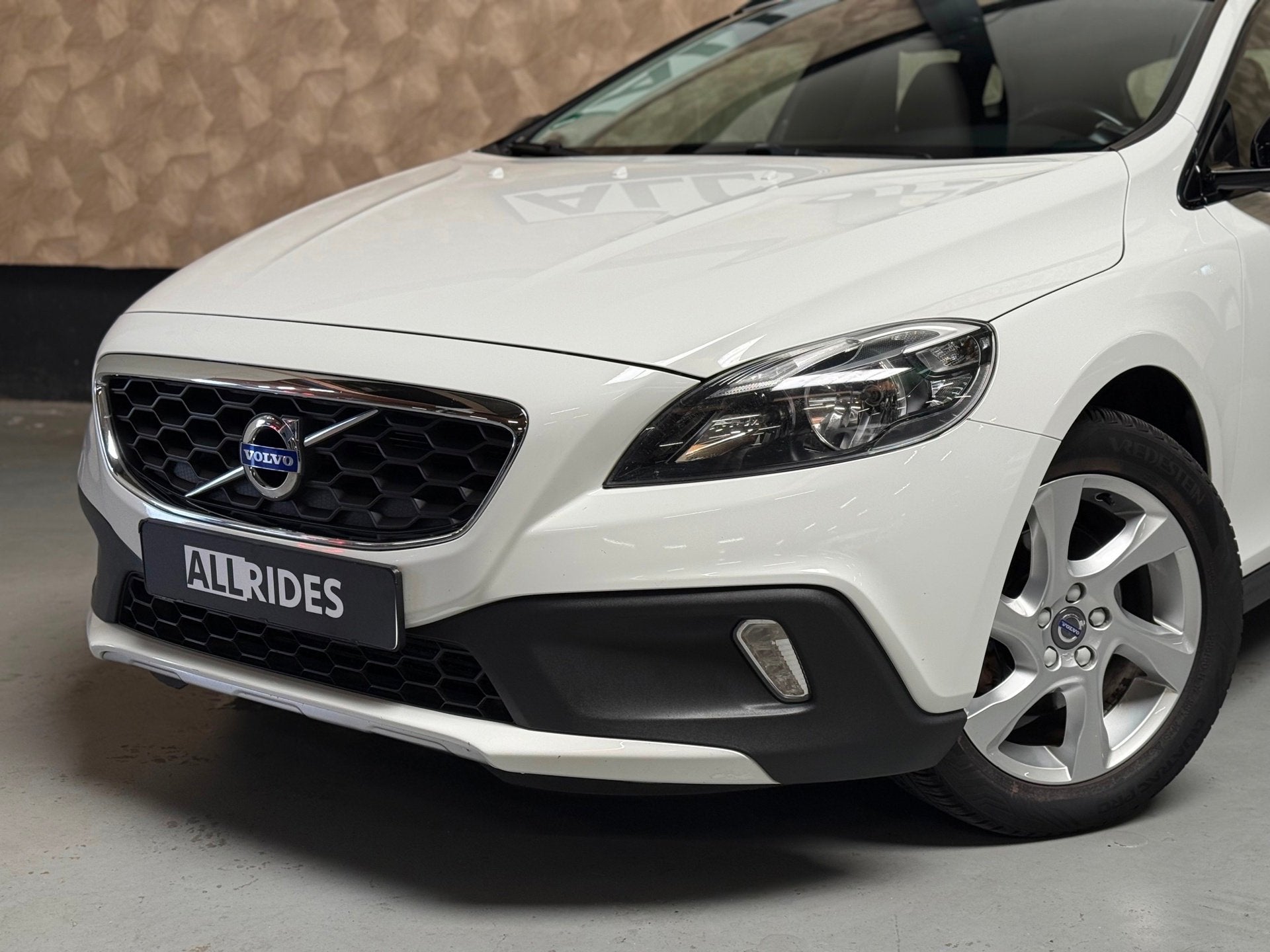 Volvo V40 Cross Country 1.6 T4 Momentum | Airco | Cruise |, Voorwielaandrijving, Gebruikt, 4 cilinders, Leder en Stof