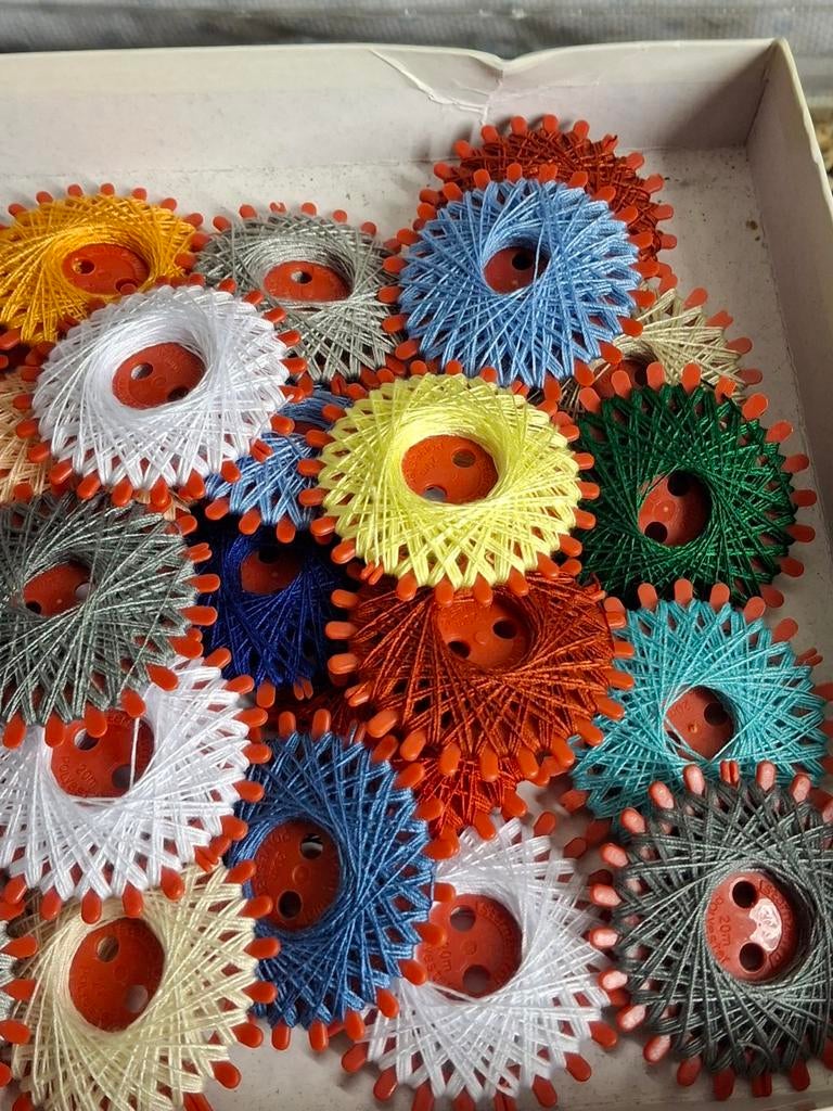 25 stuks ijzergaren assorti kleuren, Hobby en Vrije tijd, Ophalen of Verzenden