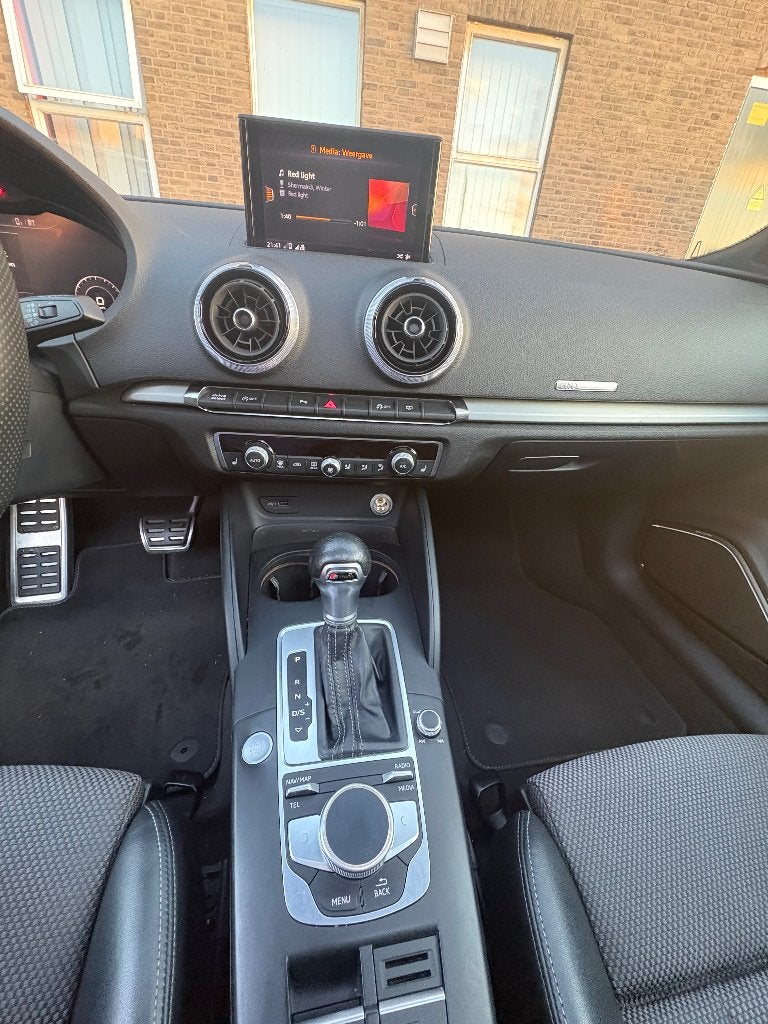 Audi A3 40 Tfsi 190pk S Tronic 2019 Zwart, Zwart, Zwart, Adaptieve lichten, Particulier
