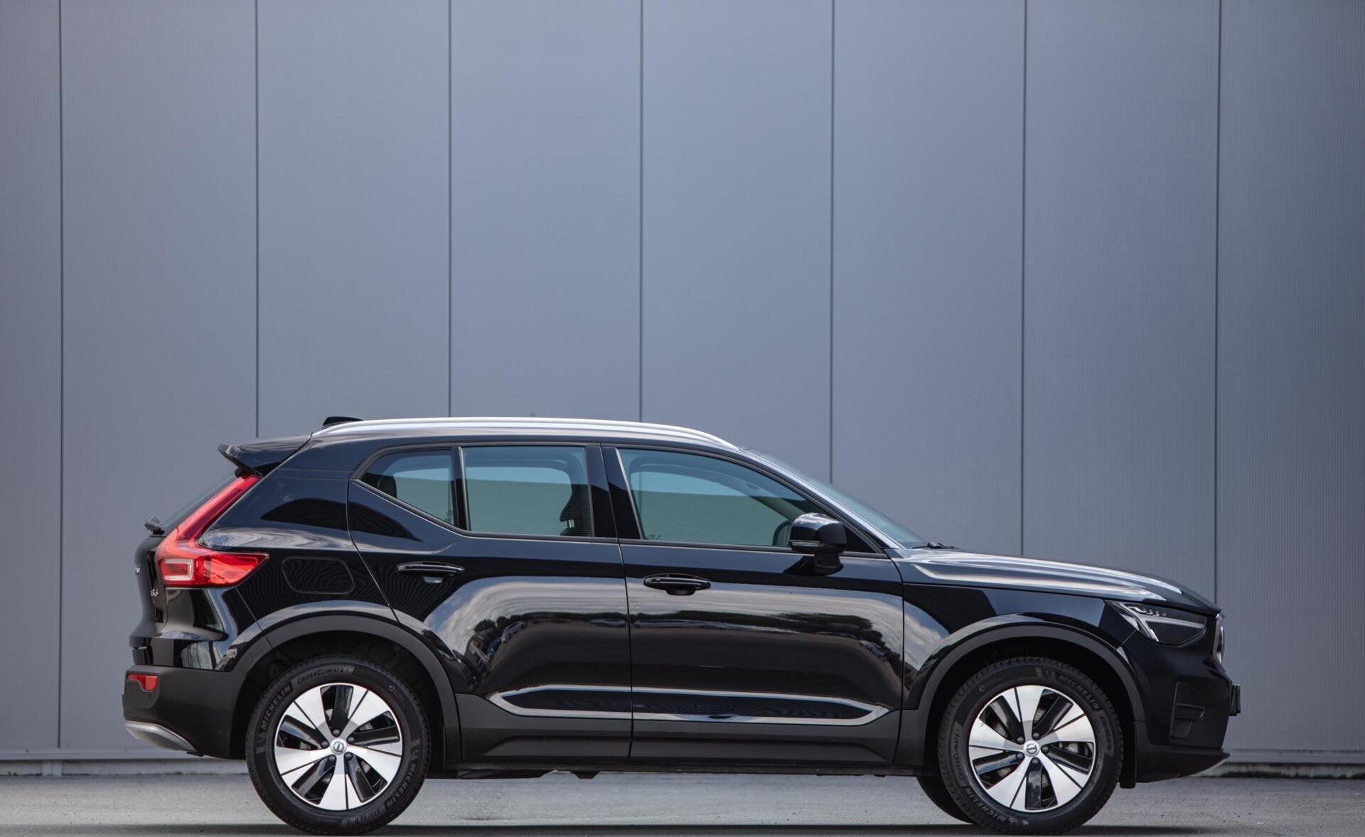 Volvo XC40 2.0 B3 Core MY2026|Leder|Keyless|PDC|Camera|Carpl, Auto's, Dealer onderhouden, Gebruikt, Zwart, 4 cilinders