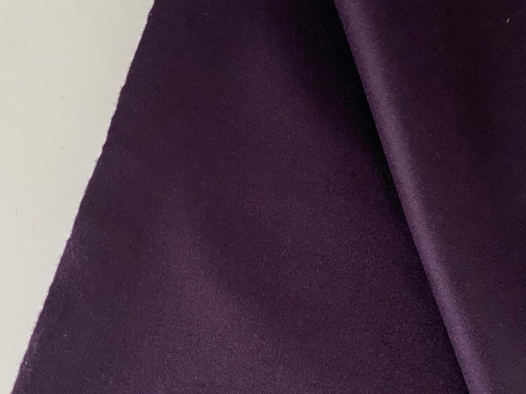 Kvadrat Divina 3 376 donker paars; restant meubelstof, Wol, 120 cm of meer, Paars, Nieuw